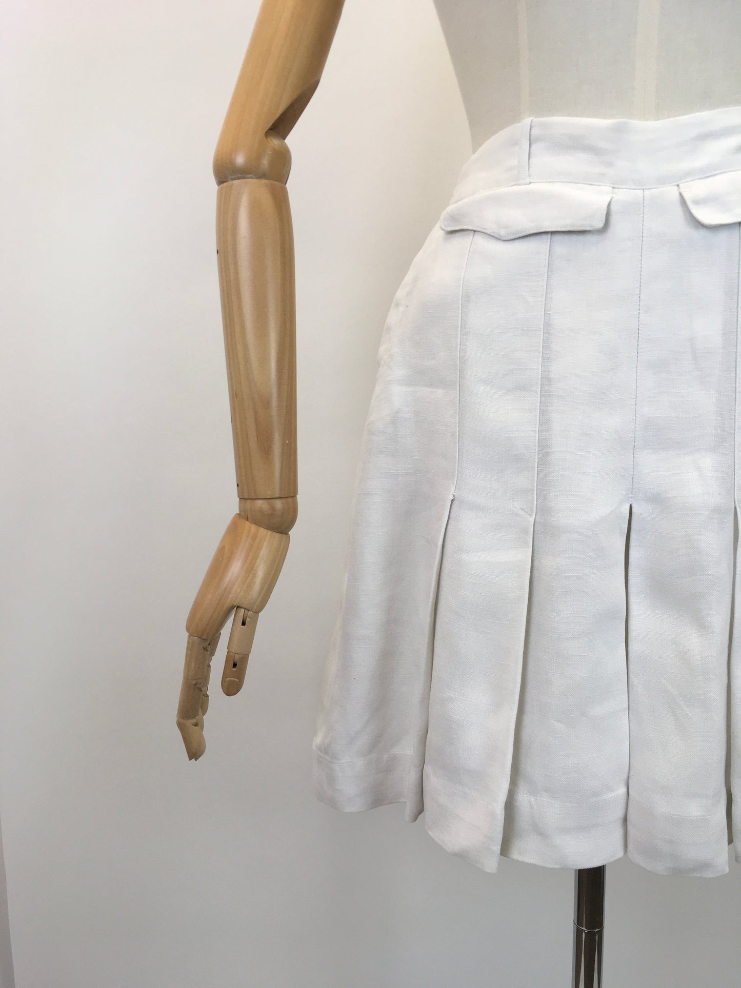 Original Fabulous 1930's Pleated Shorts - In White Linen