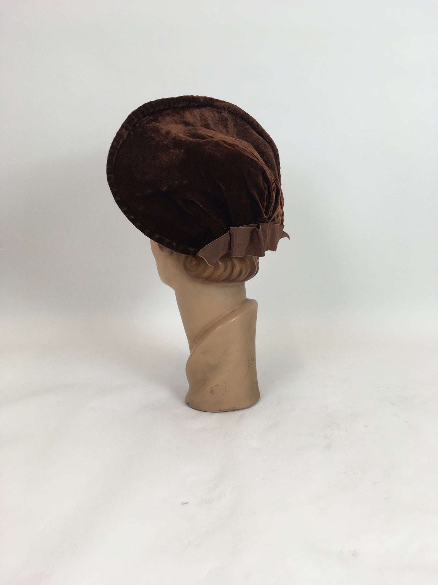 Original 1940's SENSATIONAL Halo Hat - In A Divine Chocolate Brown Silk Velvet With Grosgrain Bow