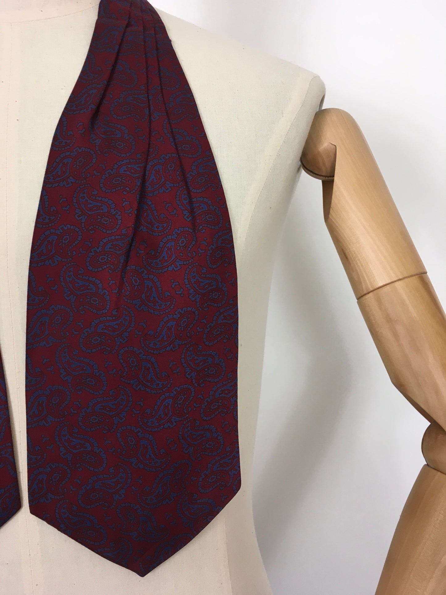 Original 1940’s Mens ‘ Tootal All Silk ‘ Cravat - In A Lovely Burgundy and Blue Paisley