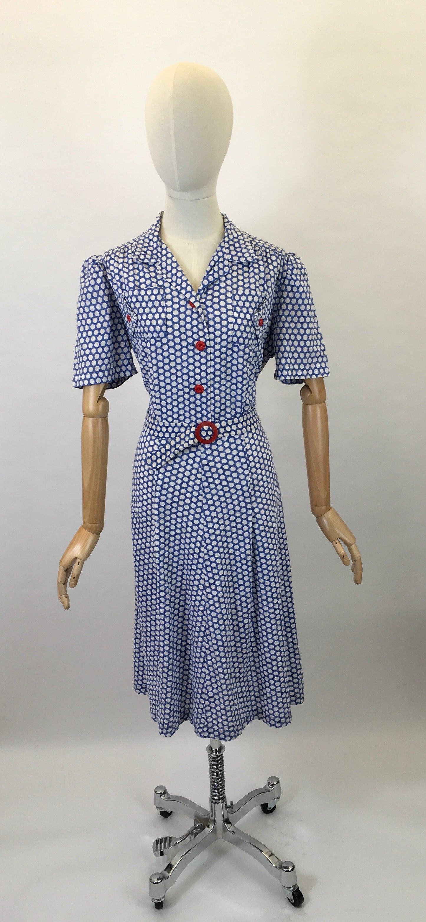 Original 1940’s Stunning Seersucker Day Dress - In A Lovely Cornflower Blue With Red Accents