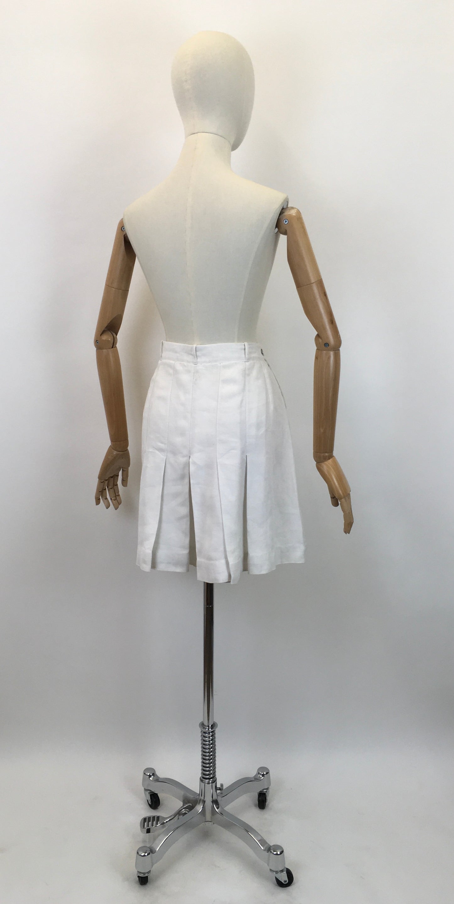 Original Fabulous 1930's Pleated Shorts - In White Linen