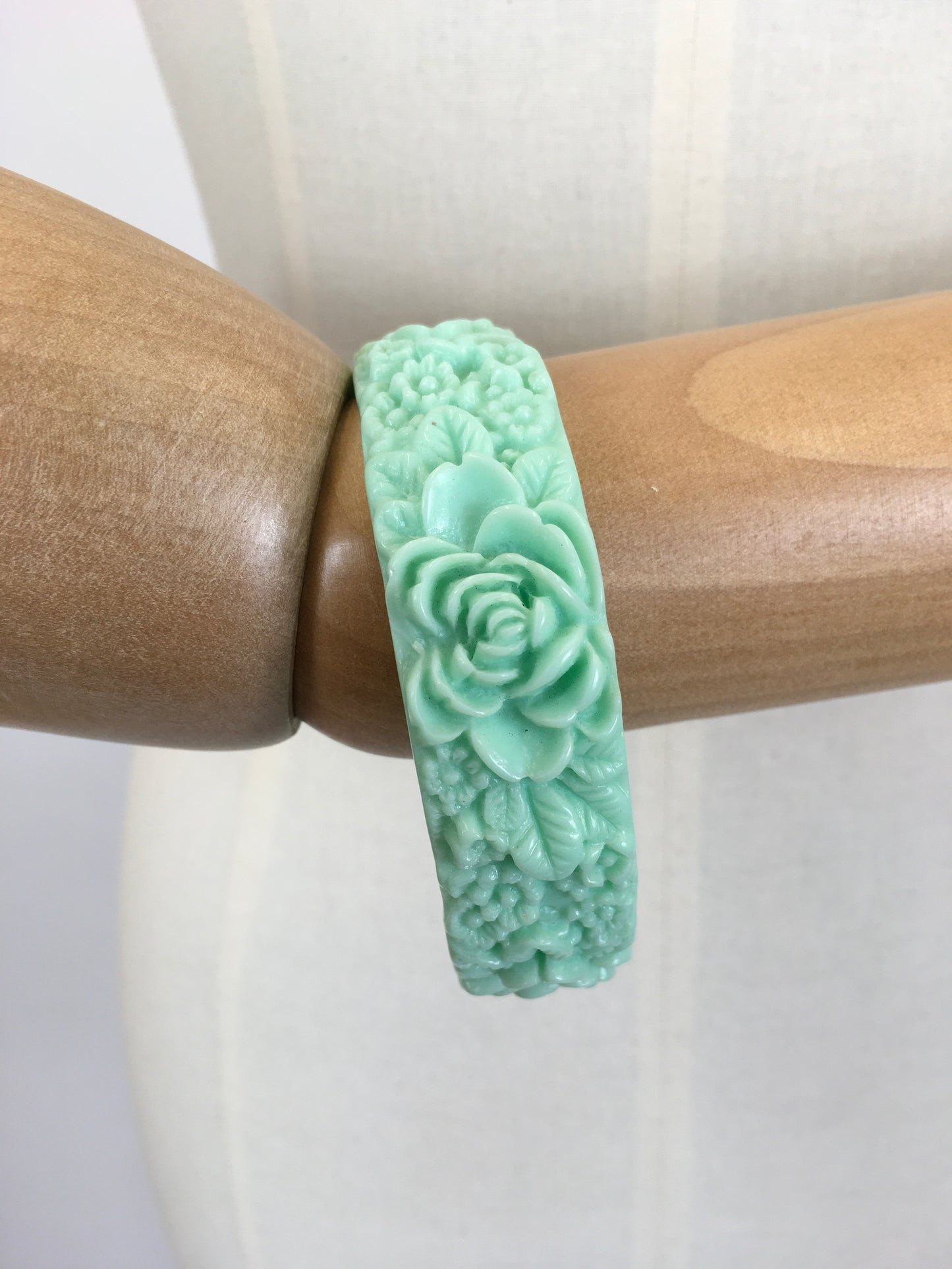 Original 1950’s FABULOUS Pastel Green Plastic Bangle - With Carved Floral Detailing