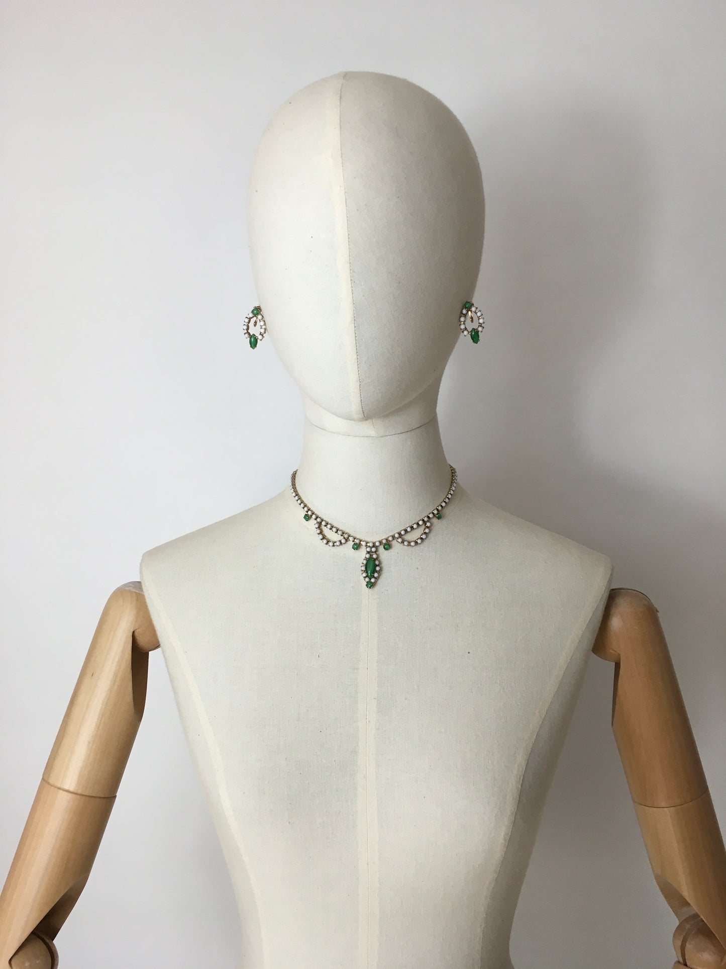 Original 1940’s Costume Jewellery Set - Lovely Set in White & Green