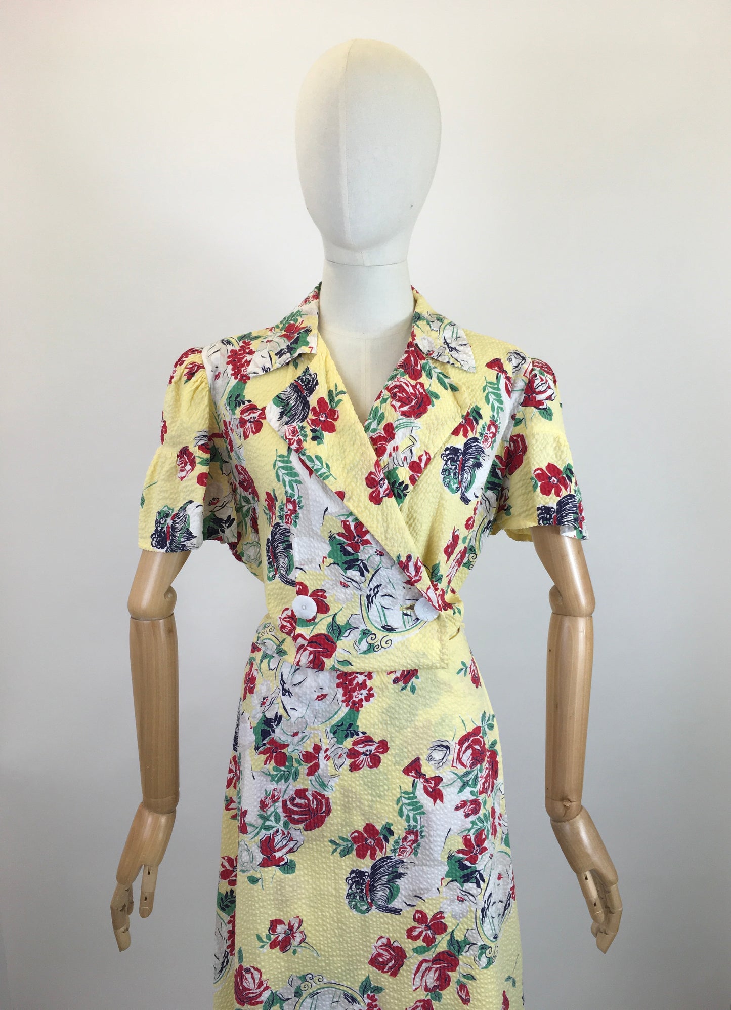 Original 1940's Sensational Novelty Print VOLUP Seersucker Dress - Florals Intertwined With Faces Through Mirrors