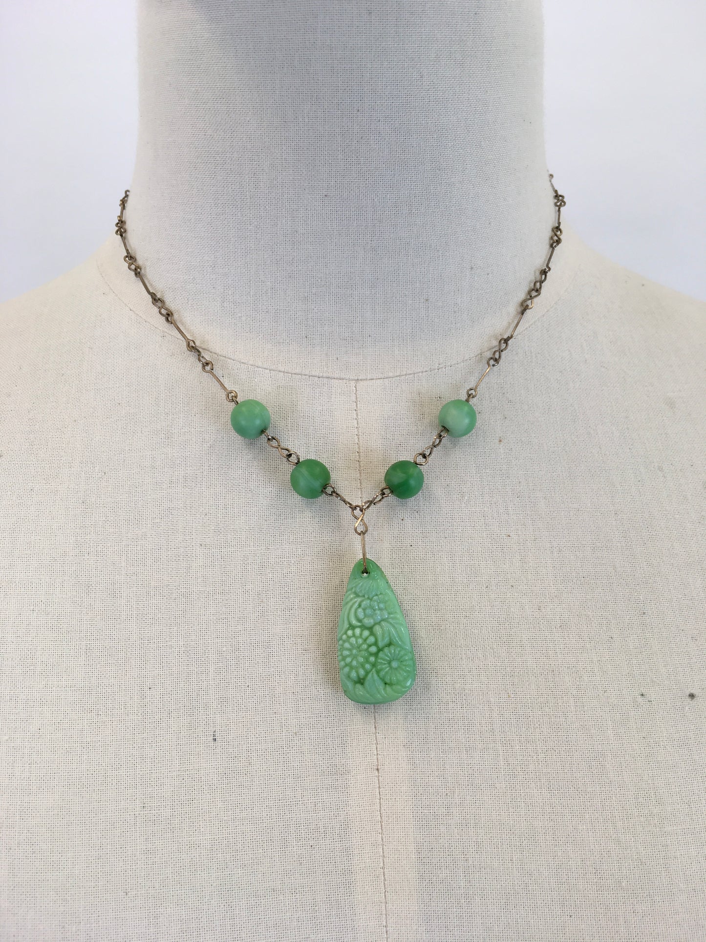 Original 1930s Necklace In The Iconic 30’s Green - Glass Beads and Pressed Glass