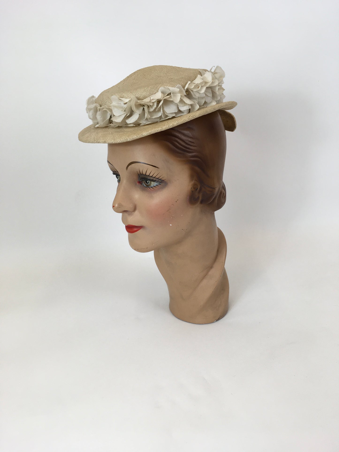 Original 1940’s Stunning Natural Straw Hat with Millinery Flora - Quirky Backplate Design