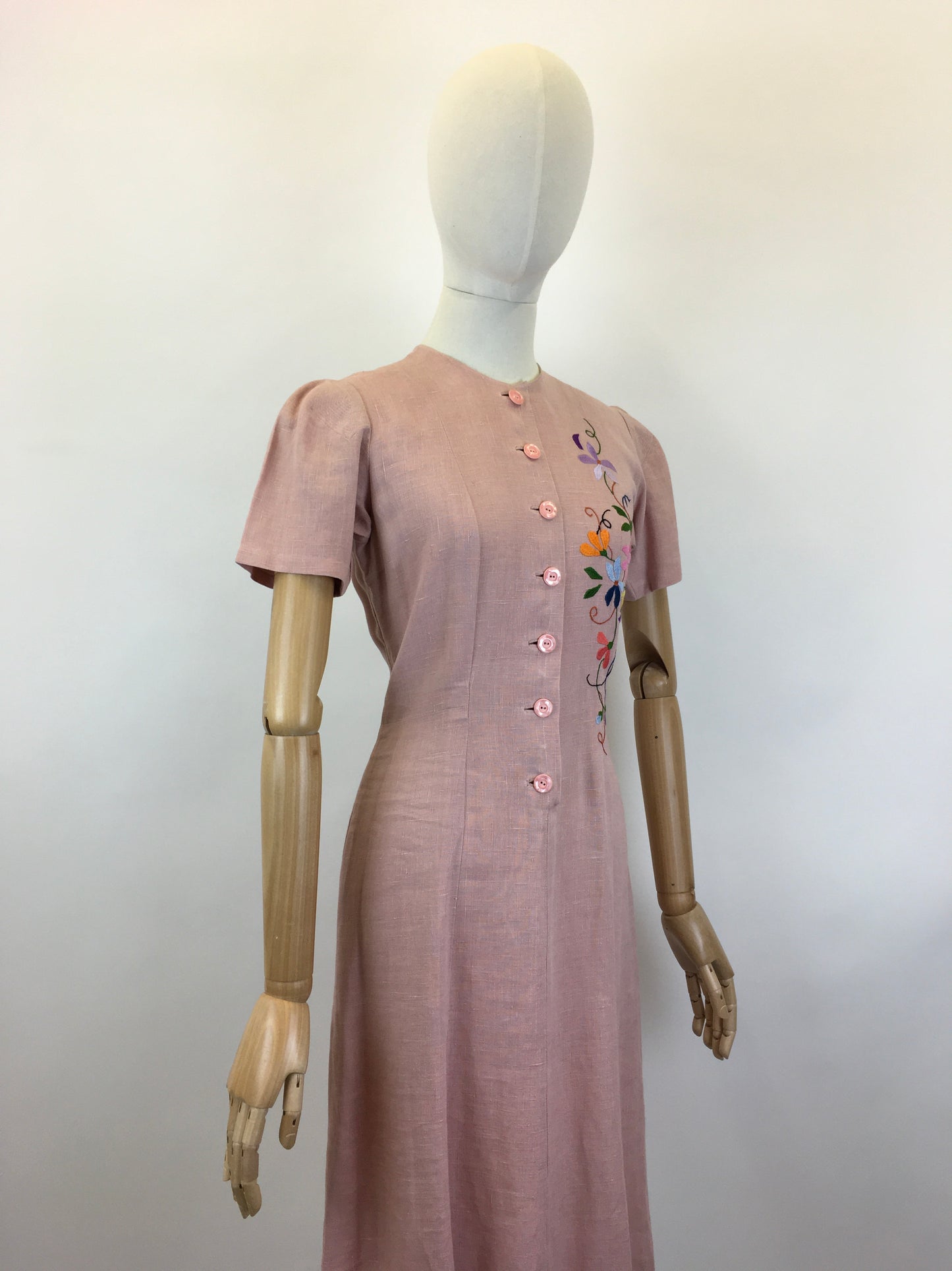 Original Early 1940’s Moygoshal Linen Dress with Embroidery - In Powdered Rose with Spring Meadow Florals