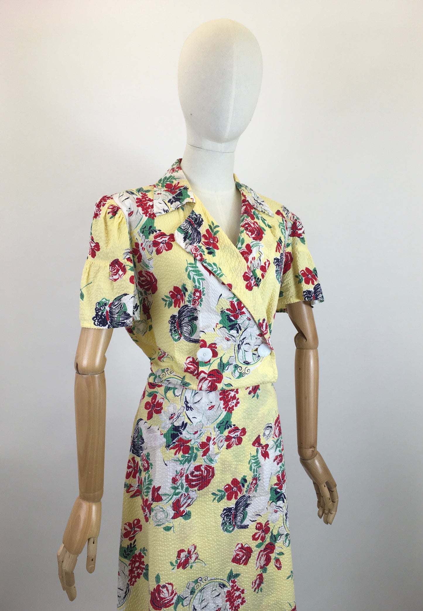 Original 1940's Sensational Novelty Print VOLUP Seersucker Dress - Florals Intertwined With Faces Through Mirrors