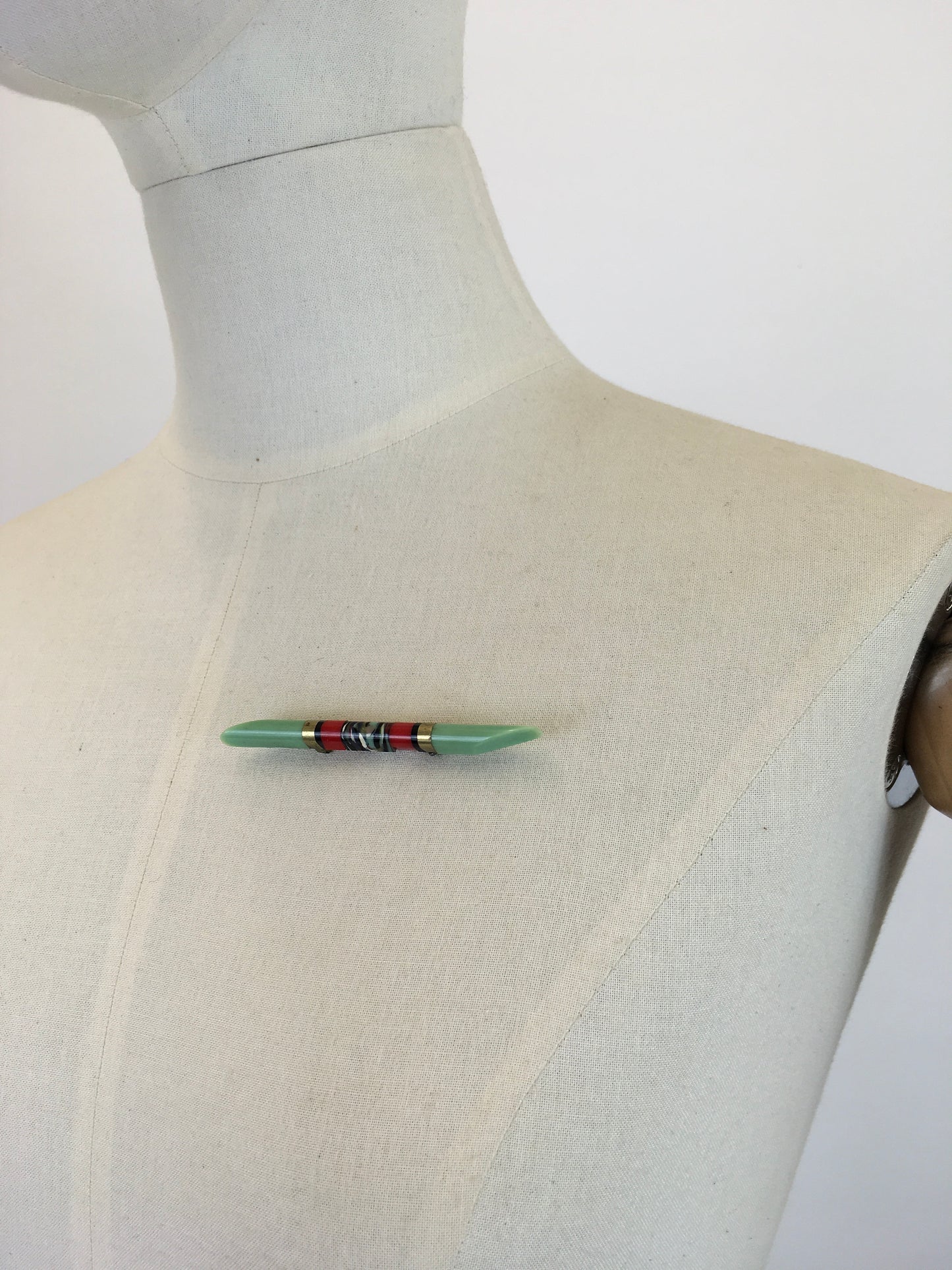 Original 1930's Stunning Bar Brooch - In Deco Green With Red & Marbled Inlay