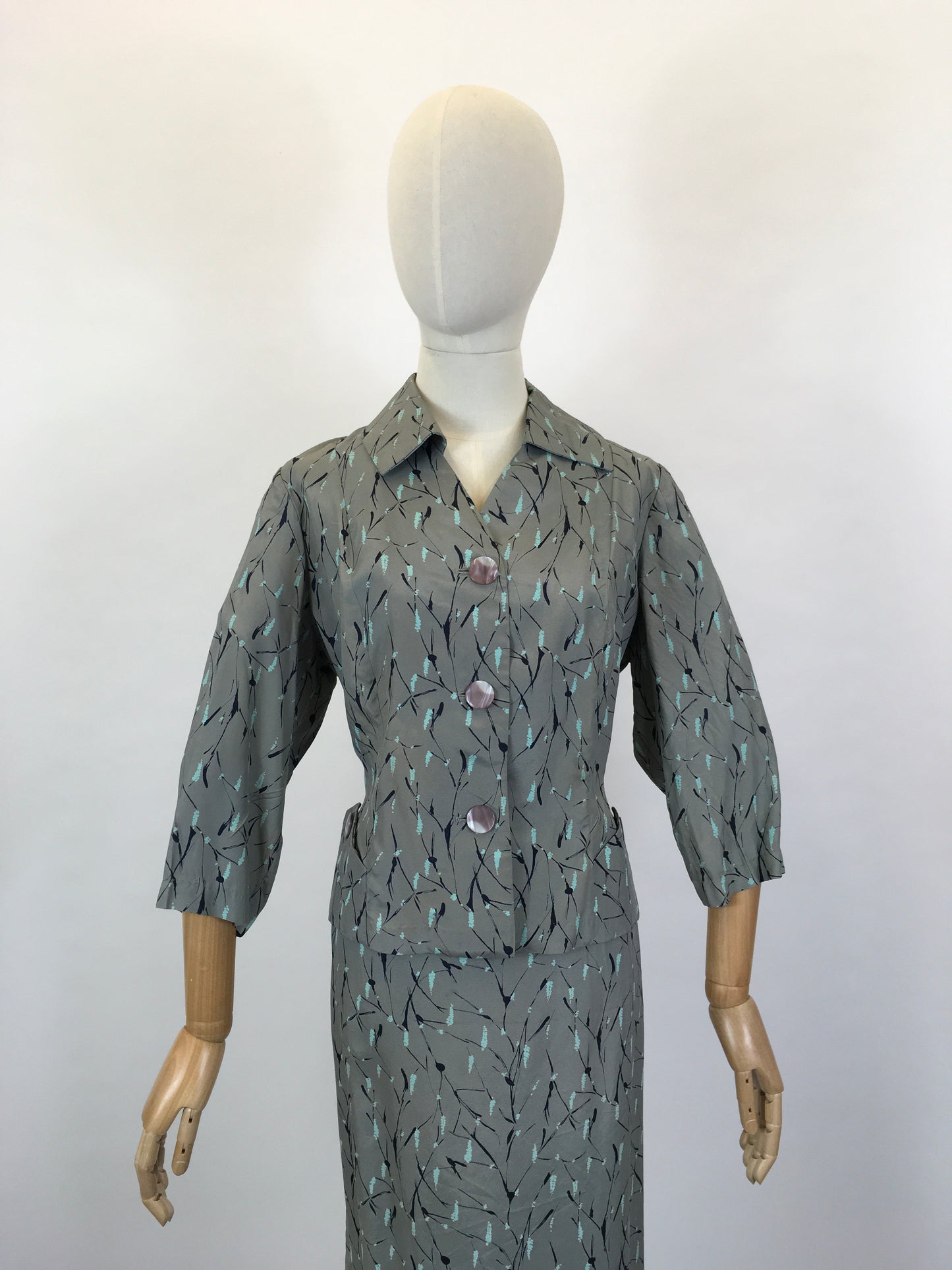 Original 1950’s Fabulous 2pc Dress & Jacket Set - In A Lovely Slate Grey with Turquoise and Black Print