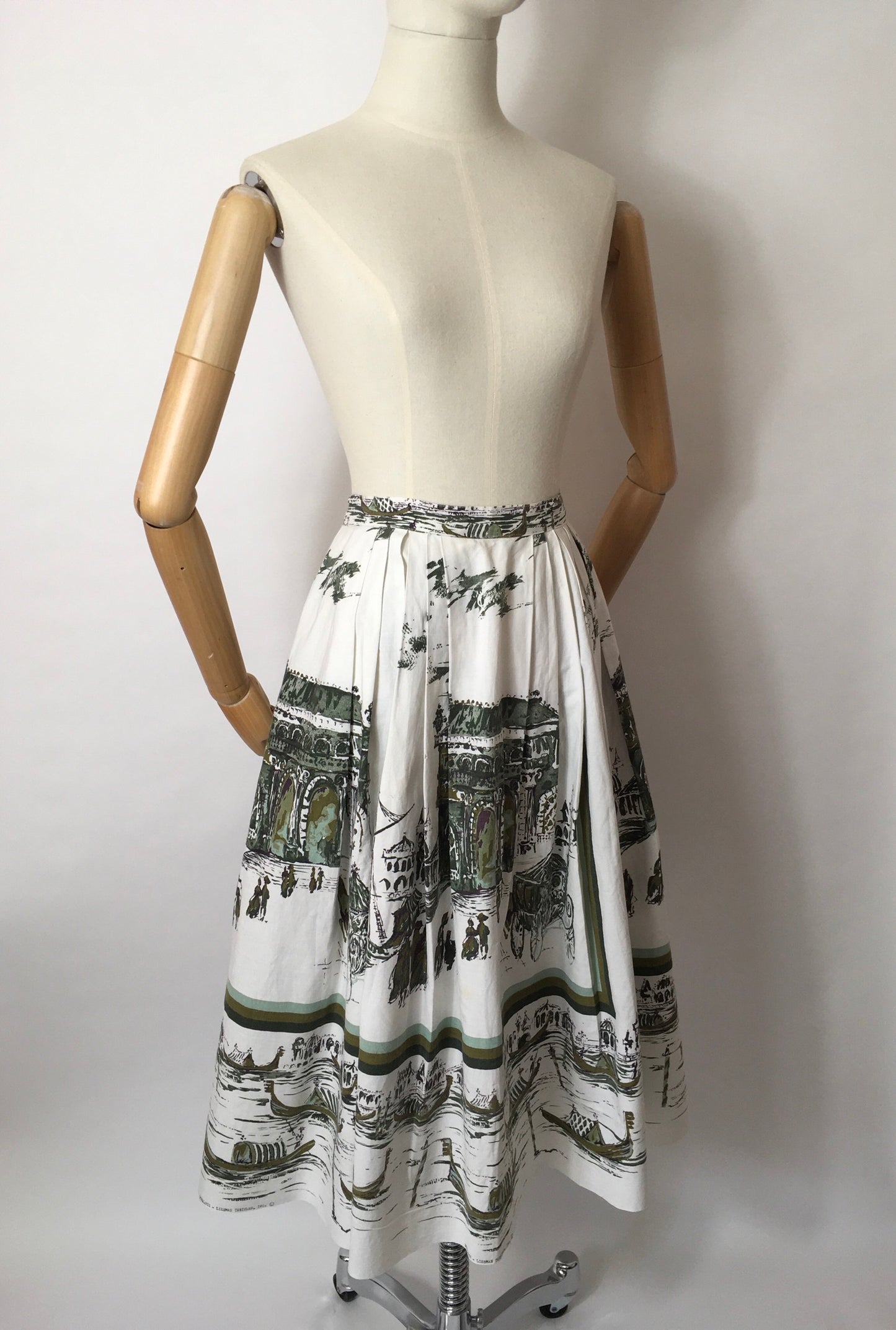 Original 1950’s Novelty Scenic Print Skirt - Featuring Victorian Scenes, Horses & Carriages, Gondolas on the River