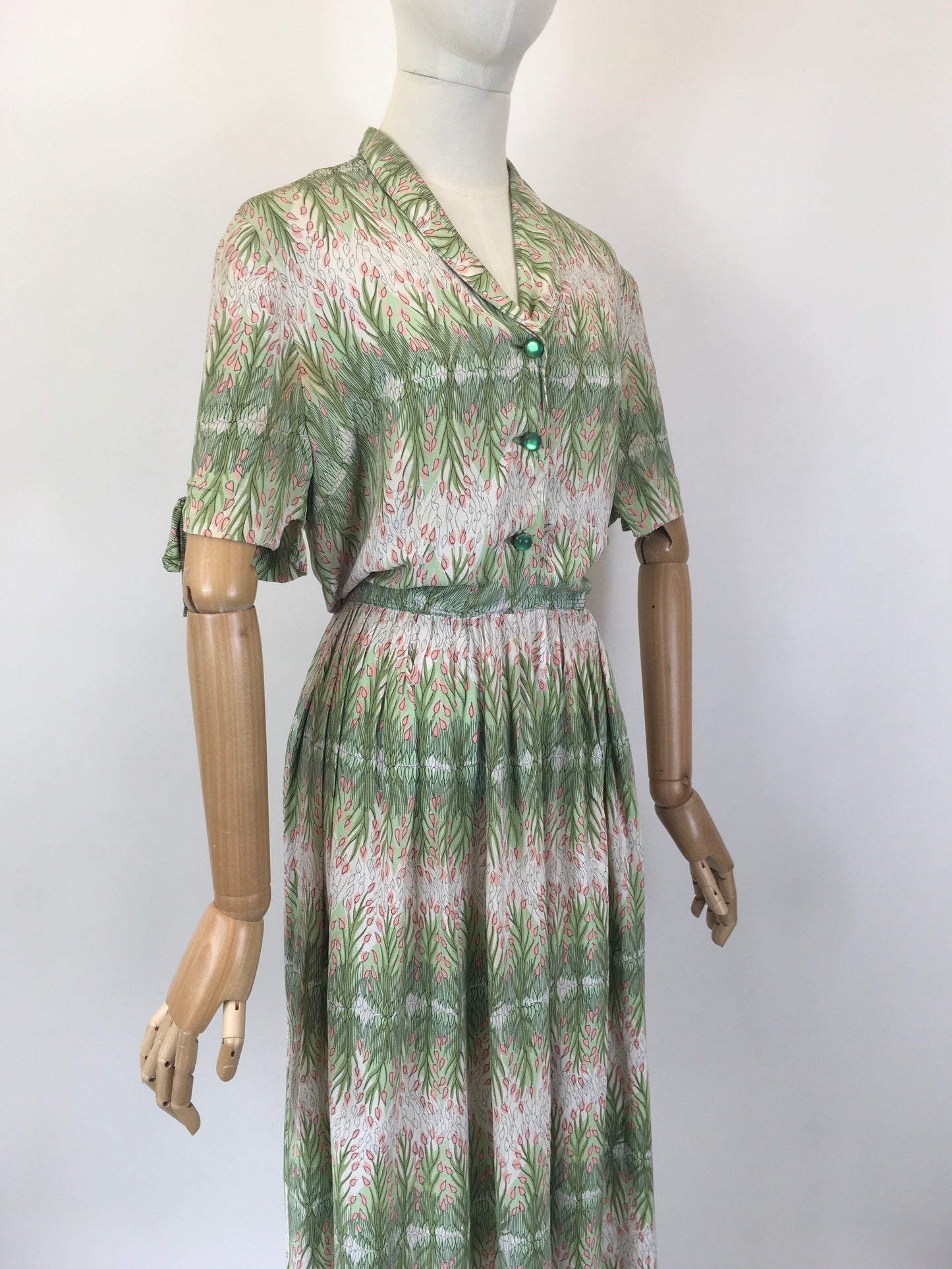 Original 1940’s Stunning Rayon Crepe Dress - In the Prettiest Floral in Powdered Rose and Green