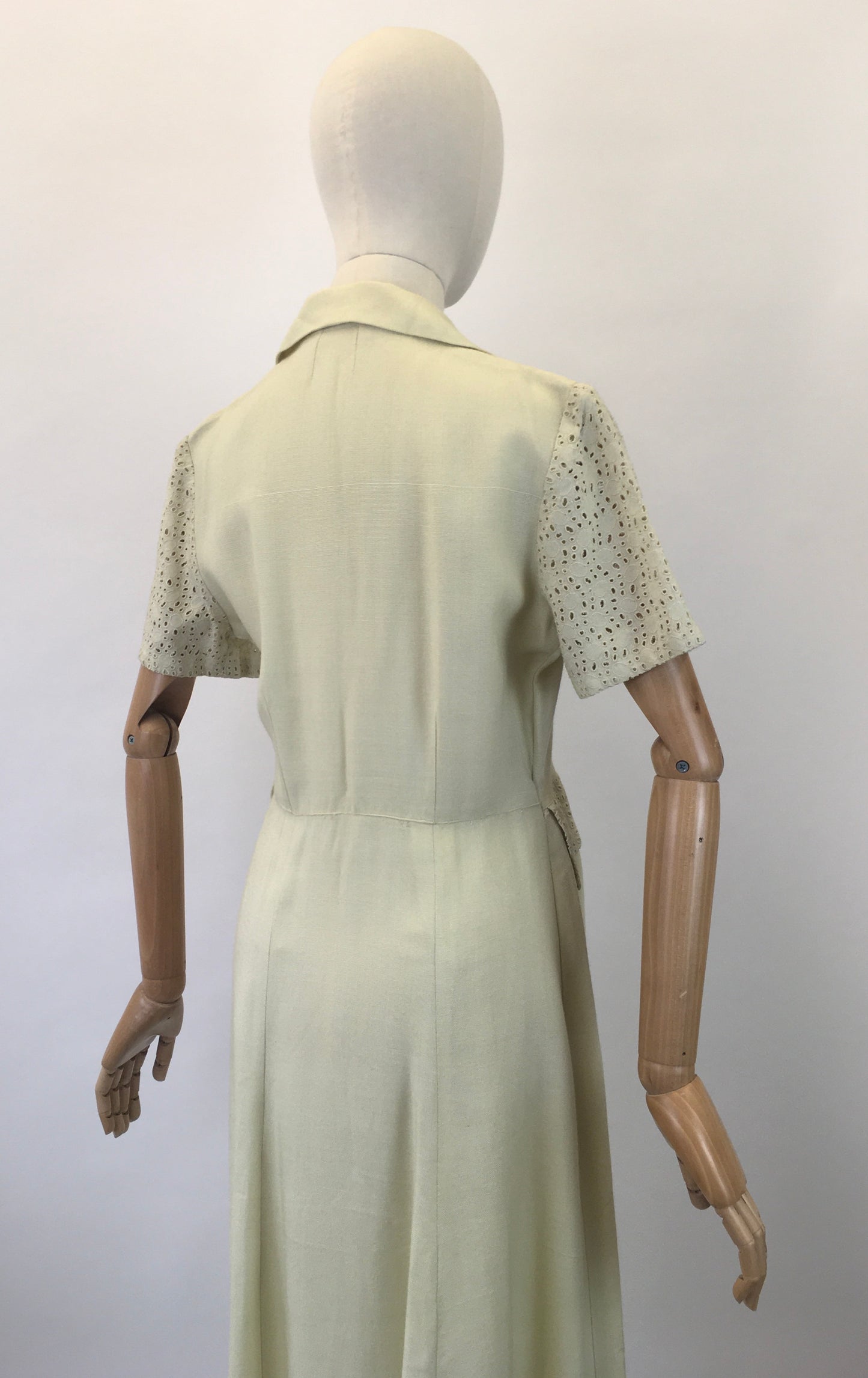 Original 1940's Stunning CC41 Moygashol Linen & Broderie Anglaise Dress - In A Divine Pale Lime