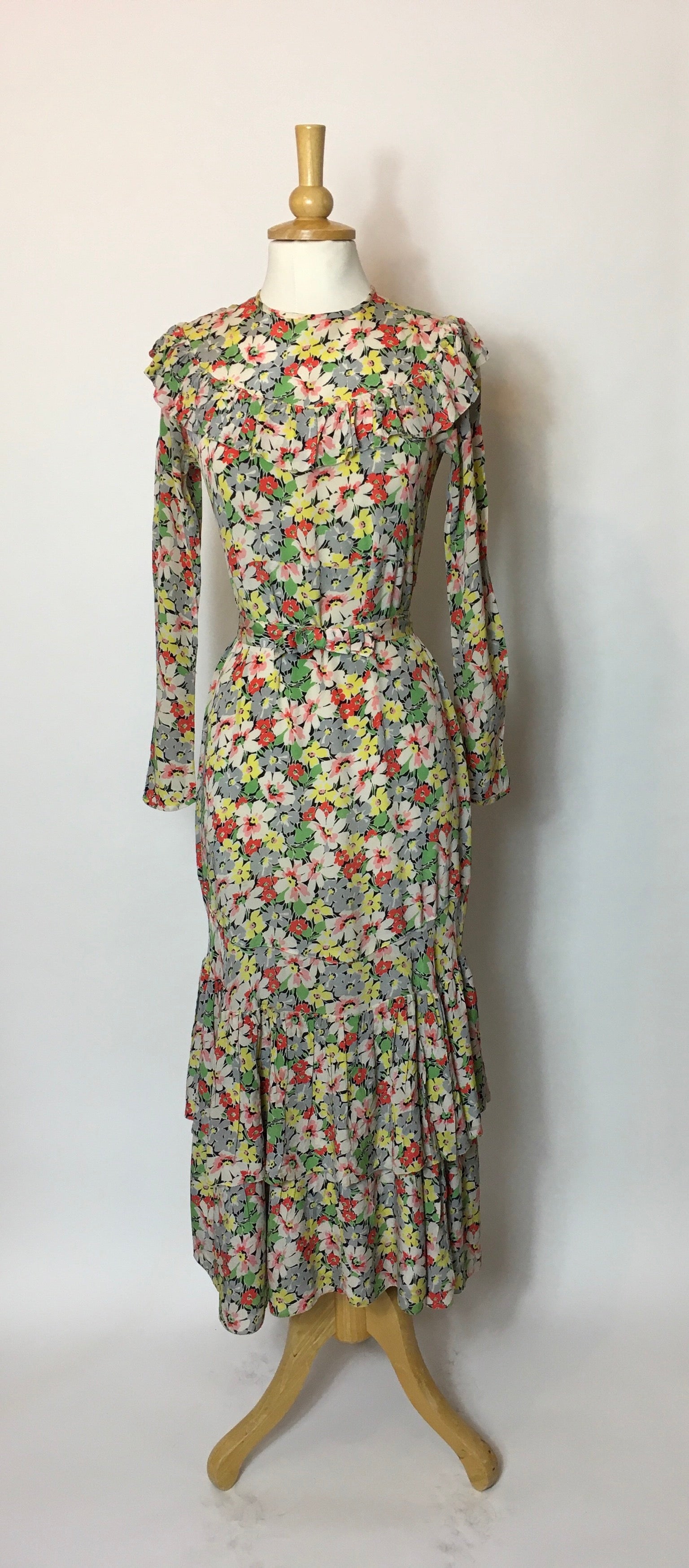 Original 1930s Darling Day Dress In English Meadow Print Selling As Is Festival of Vintage Fashion Show Exclusive