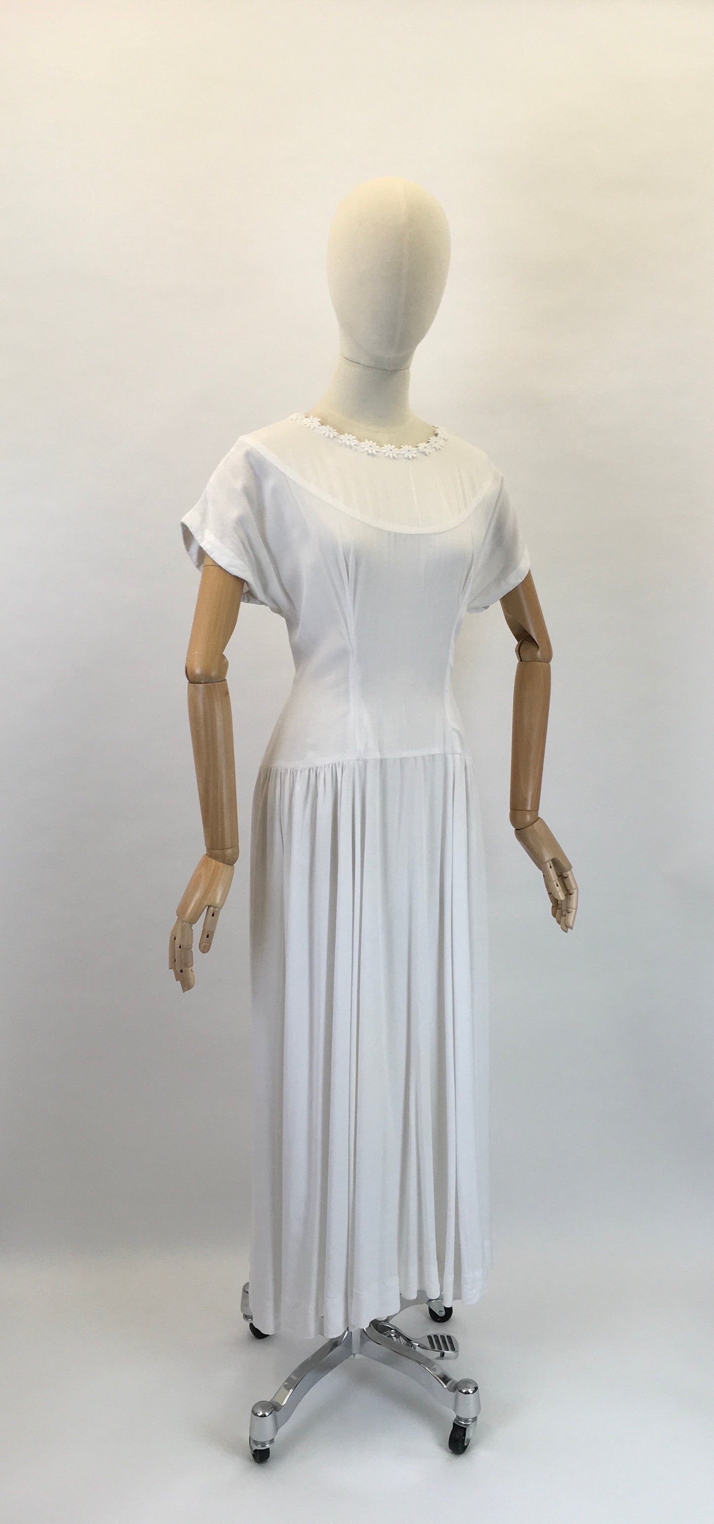 Original 1950s Darling White Day Dress - With a Beautifully Simple Broderie Anglaise Trim