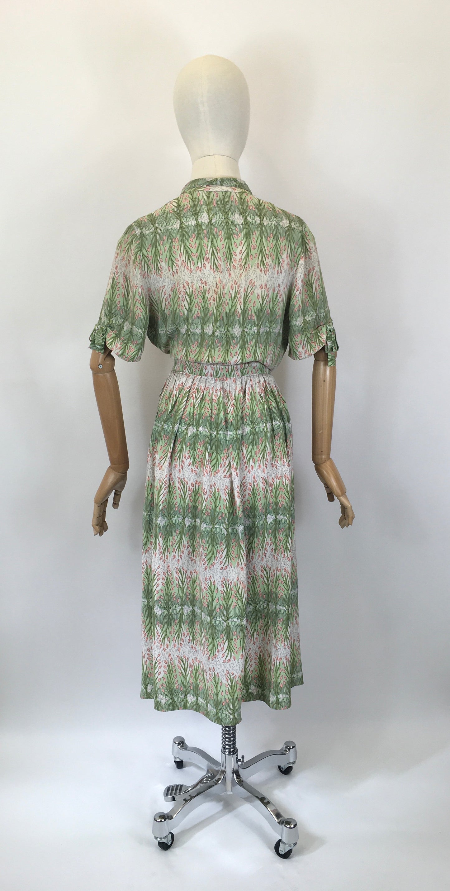 Original 1940’s Stunning Rayon Crepe Dress - In the Prettiest Floral in Powdered Rose and Green