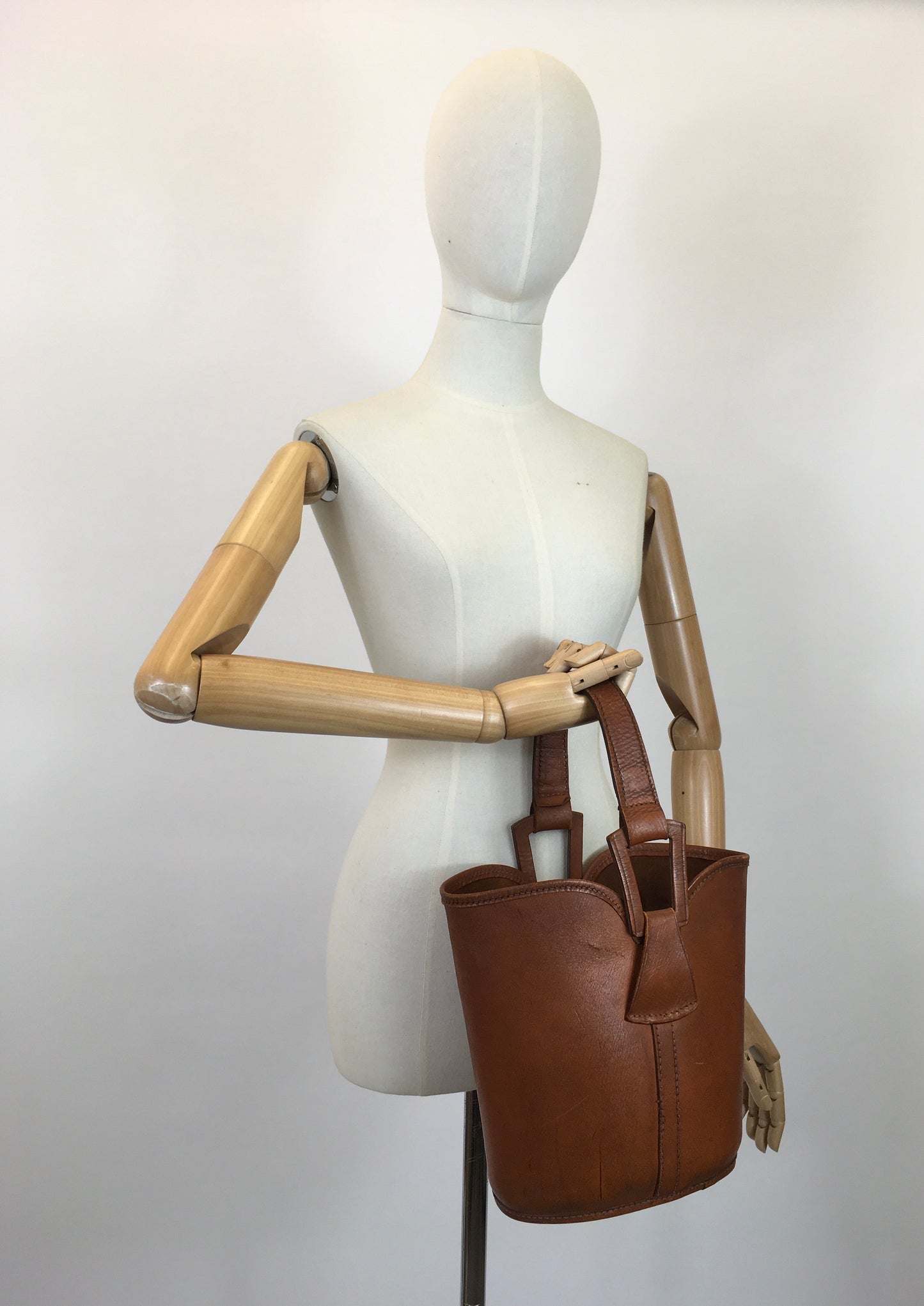 Original 1940's Fabulous Leather Bucket Bag - In A Lovely Warm Tan