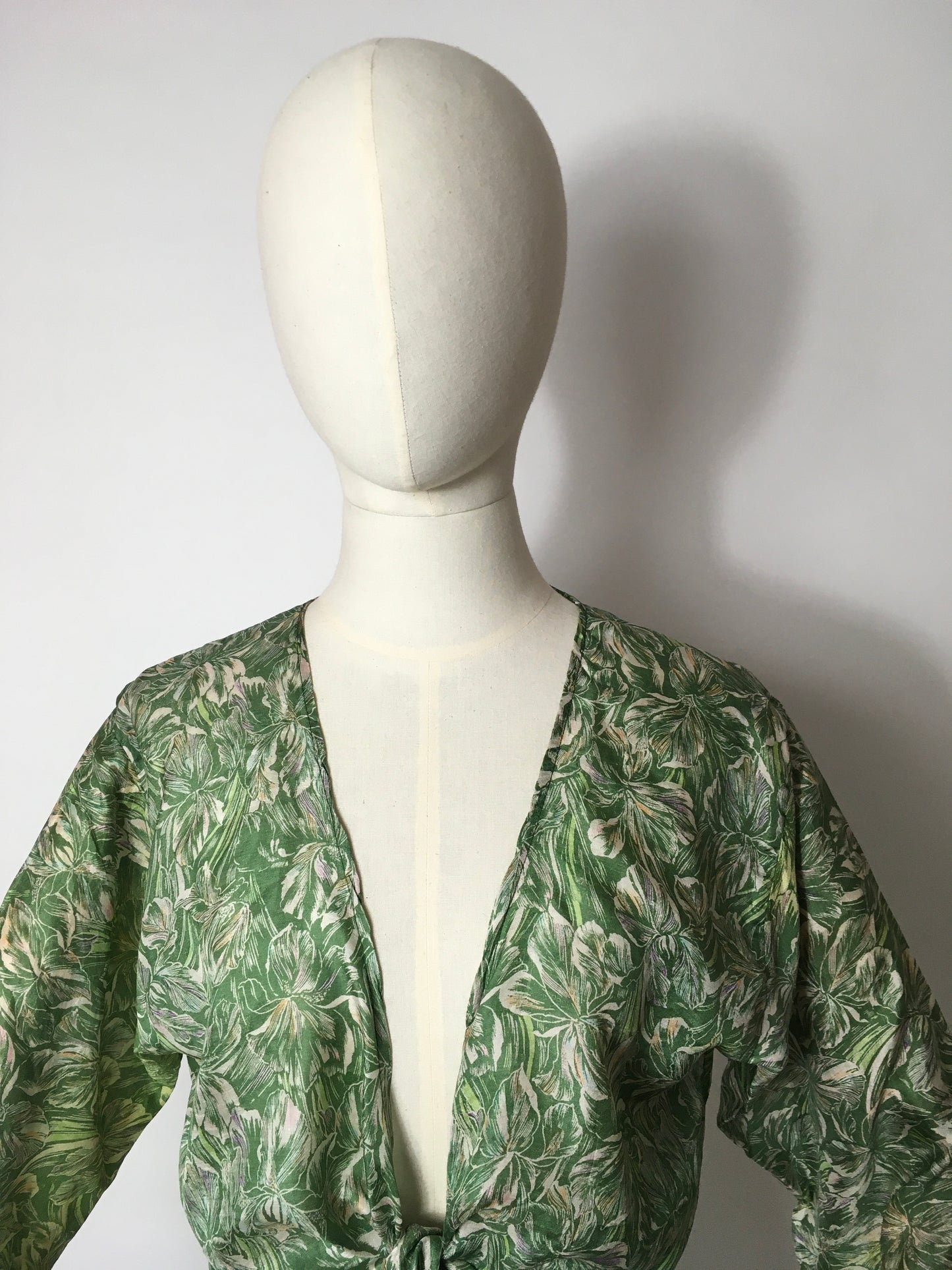 Original 1930’s Floral Silk Wrap / Bolero - In a beautiful Angelic Colour Pallet