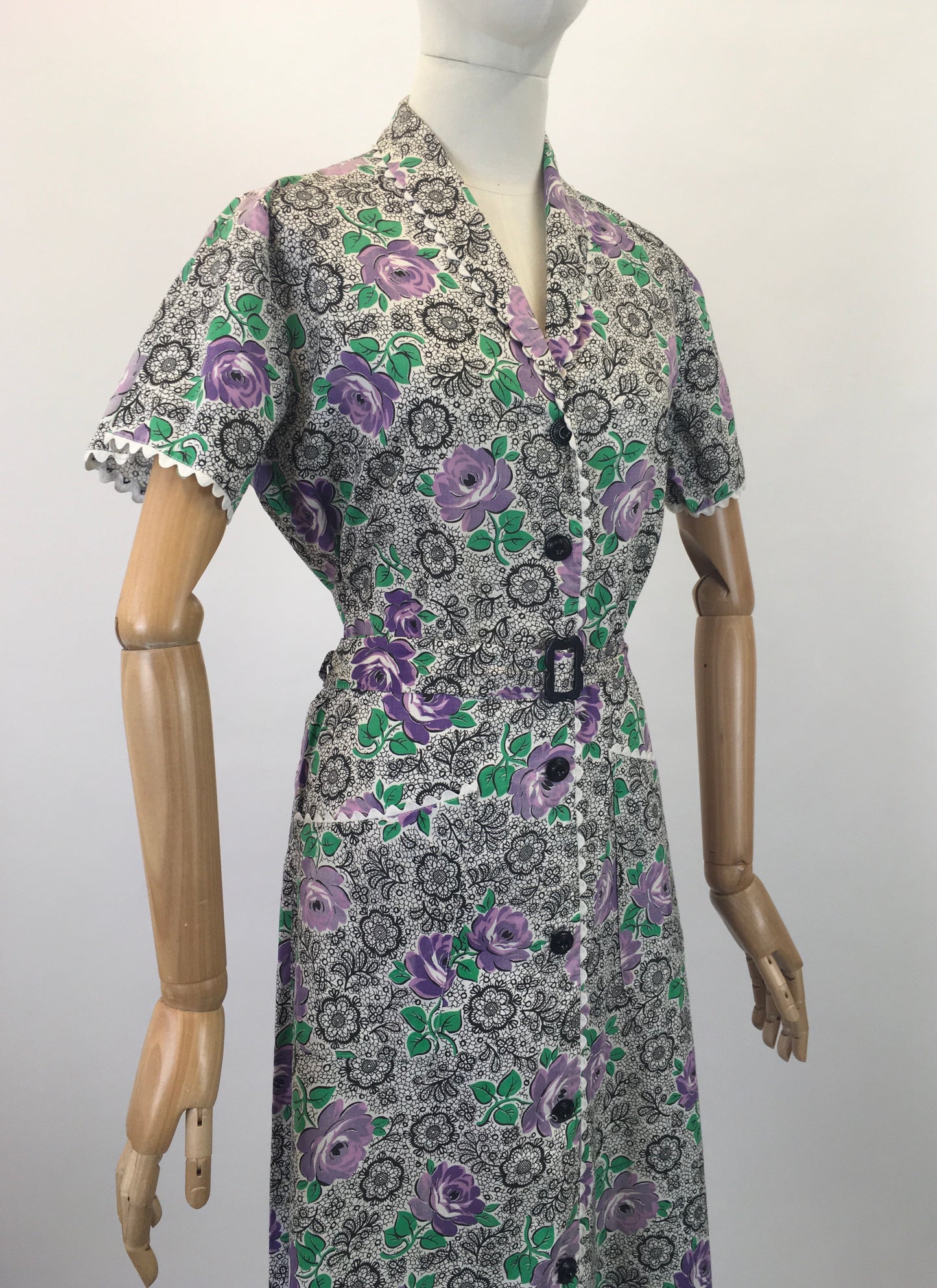 Original 1940's Darling Cotton Day Dress by ' Beverly Dee Frocks' - In A Lovely Purple, Green & Black Floral