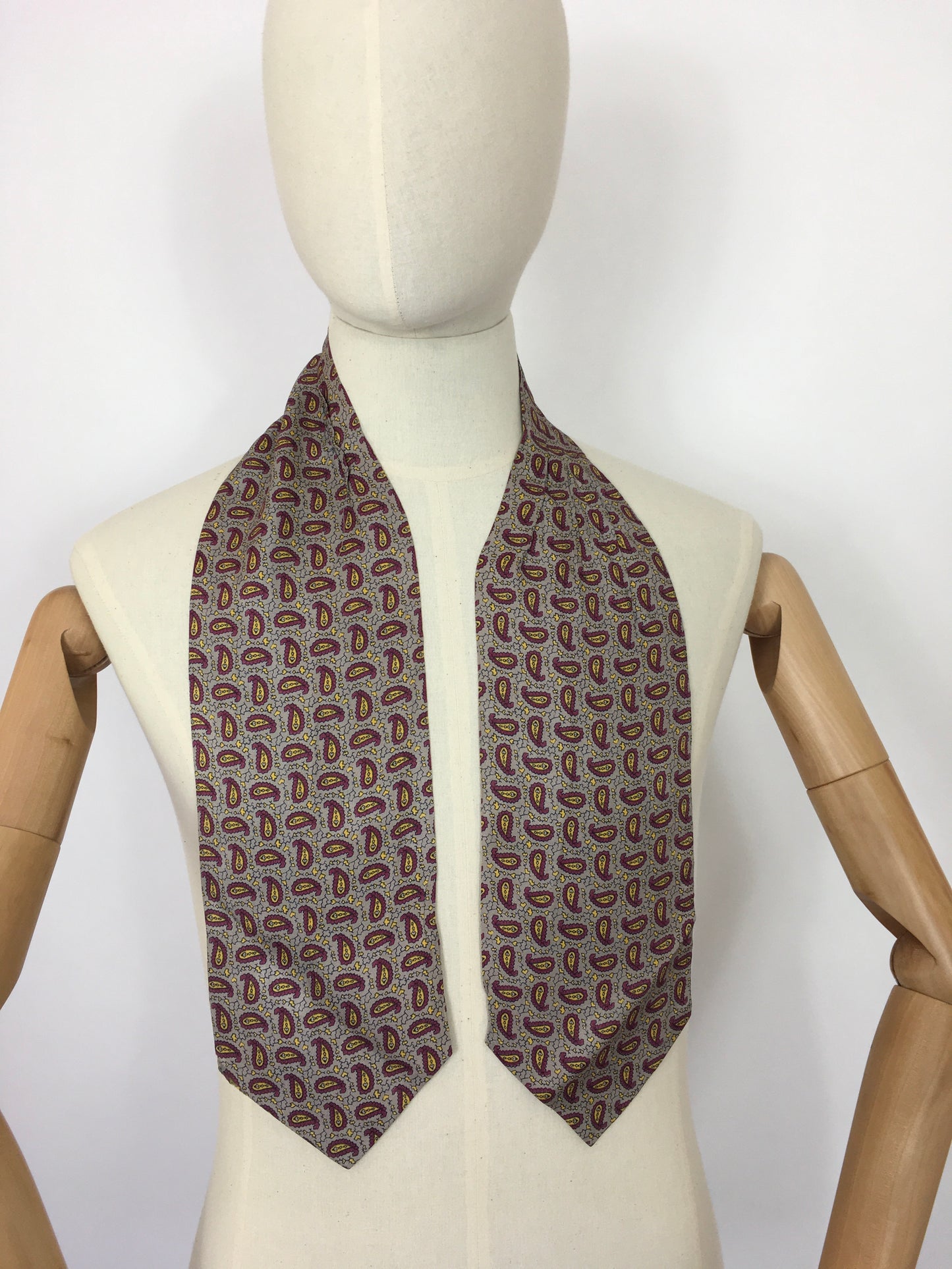 Original 1940’s Mens ‘ Sammy ‘ Silk Cravat - In a Lovely Bright Yellow and Burgundy Paisley