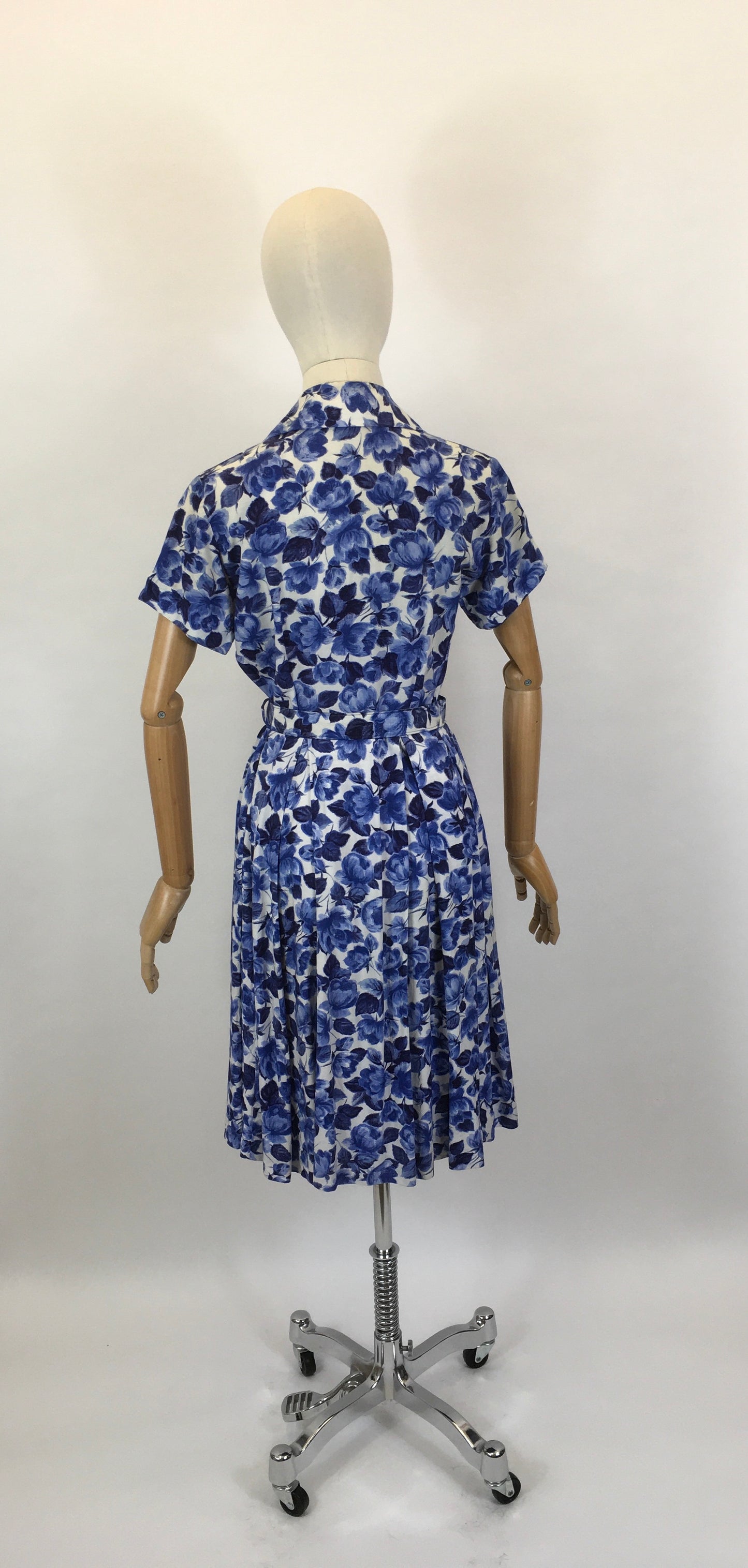 Original 1950’s Cute ‘ St.Michael ‘ Day Dress - In A Lovely Blue & White Floral Cotton