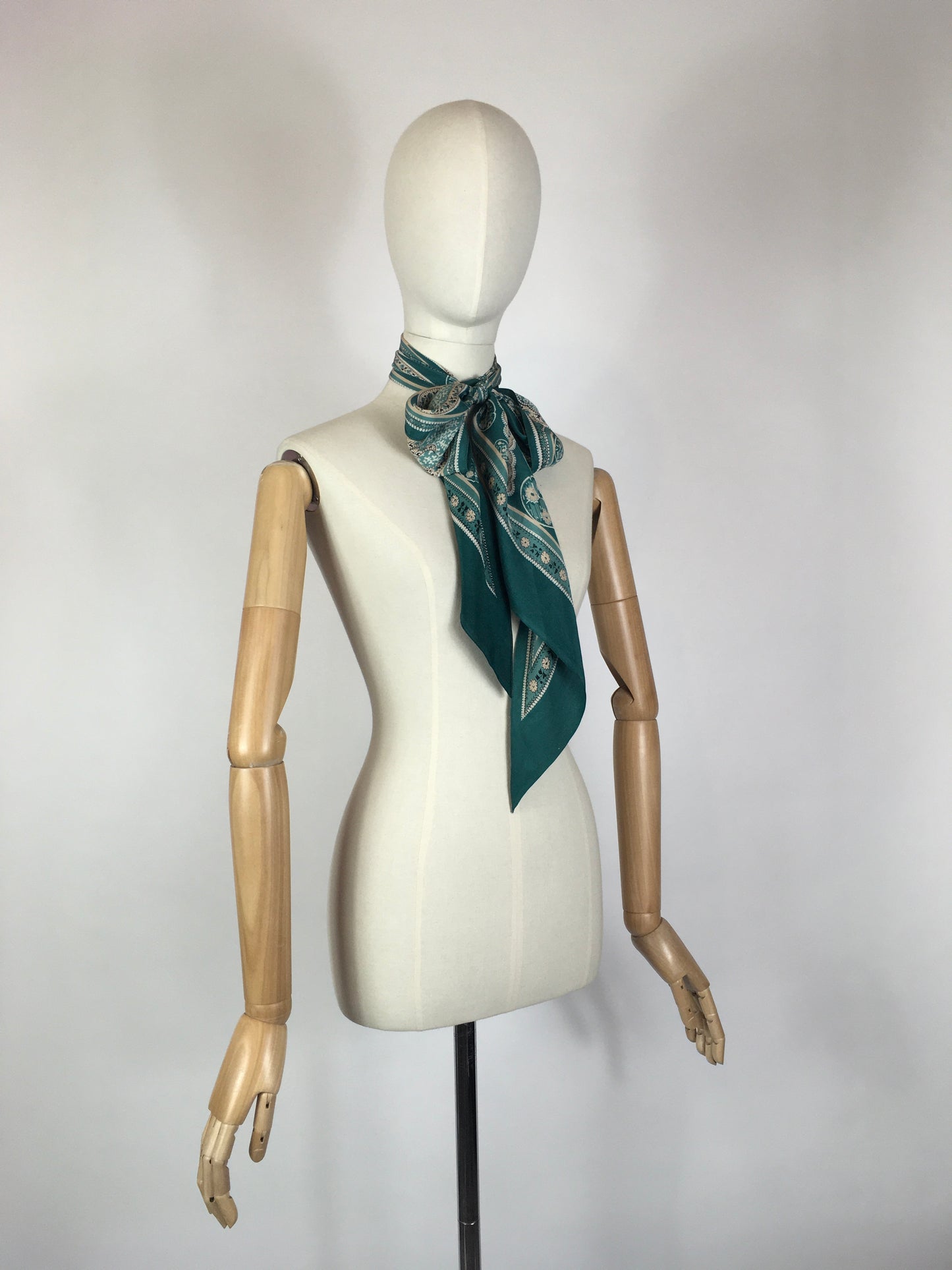 Original 1930’s Beautiful Deco Pointed Scarf - In An Exquisite Colouring Of Rich Jade Green, Pastel Pink & Ivory