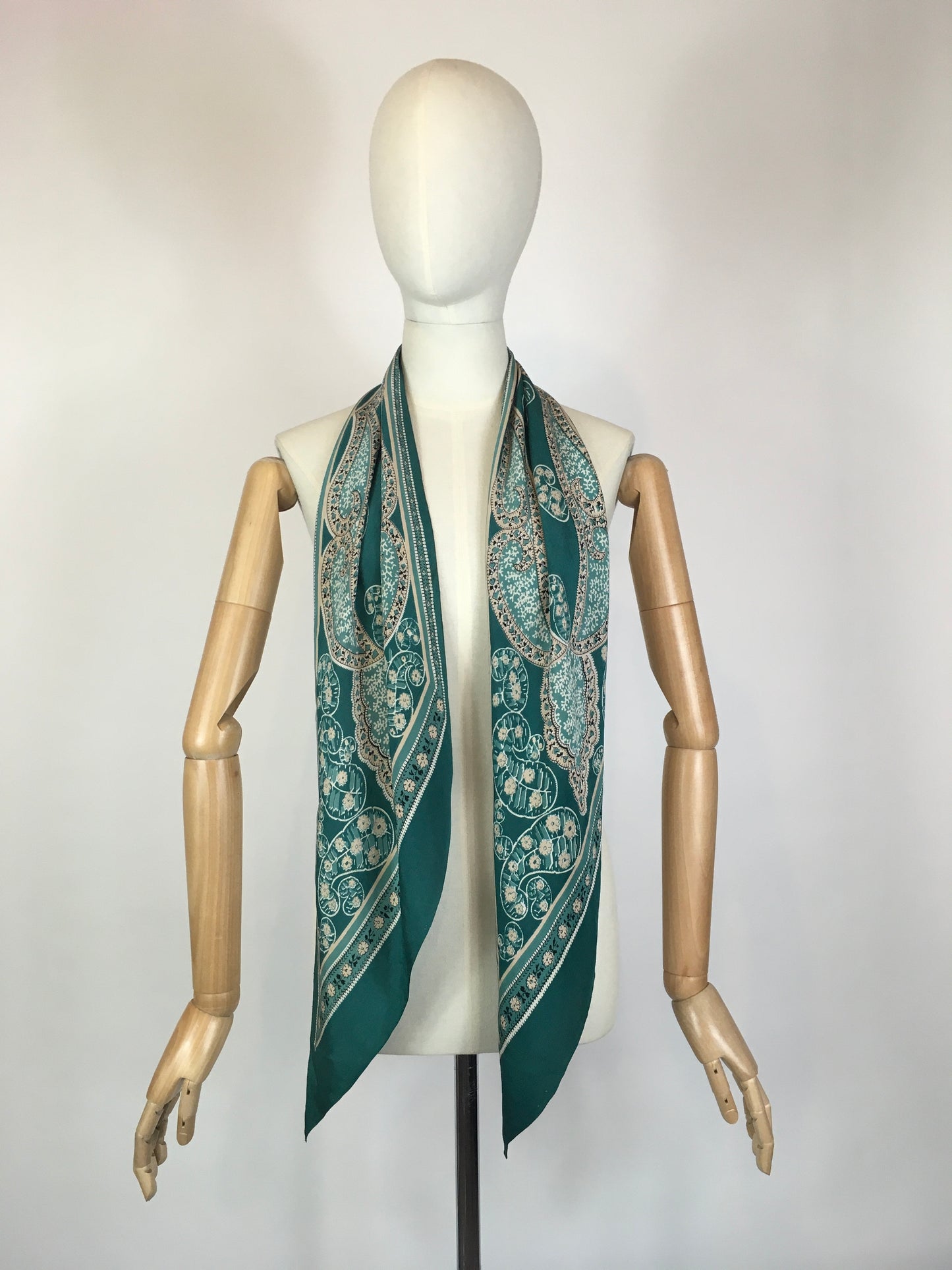 Original 1930’s Beautiful Deco Pointed Scarf - In An Exquisite Colouring Of Rich Jade Green, Pastel Pink & Ivory