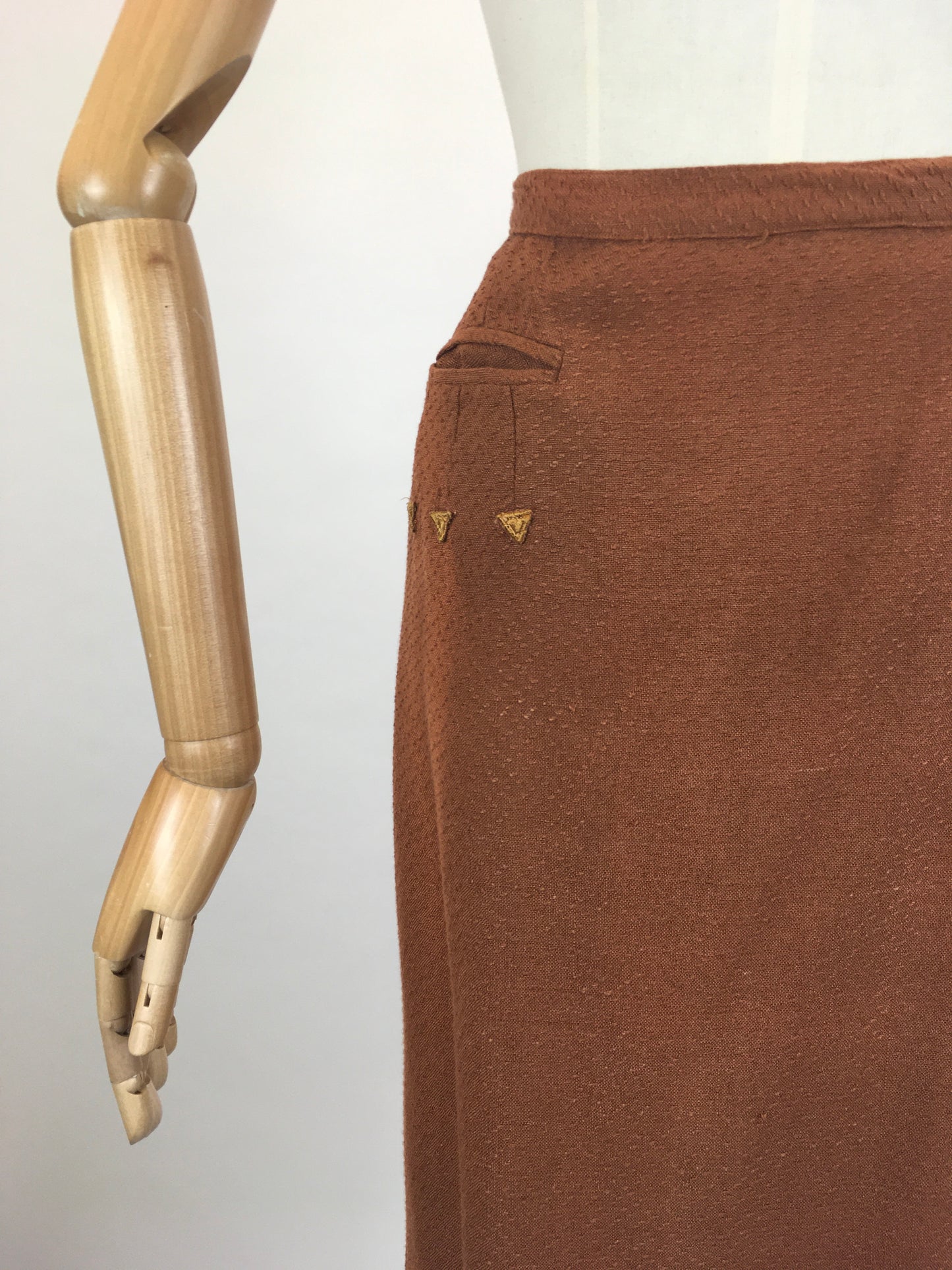 Original 1940s Pencil Skirt in a Heavyweight Linen - In A Lovely Warm Rust Brown With Arrow Detailing