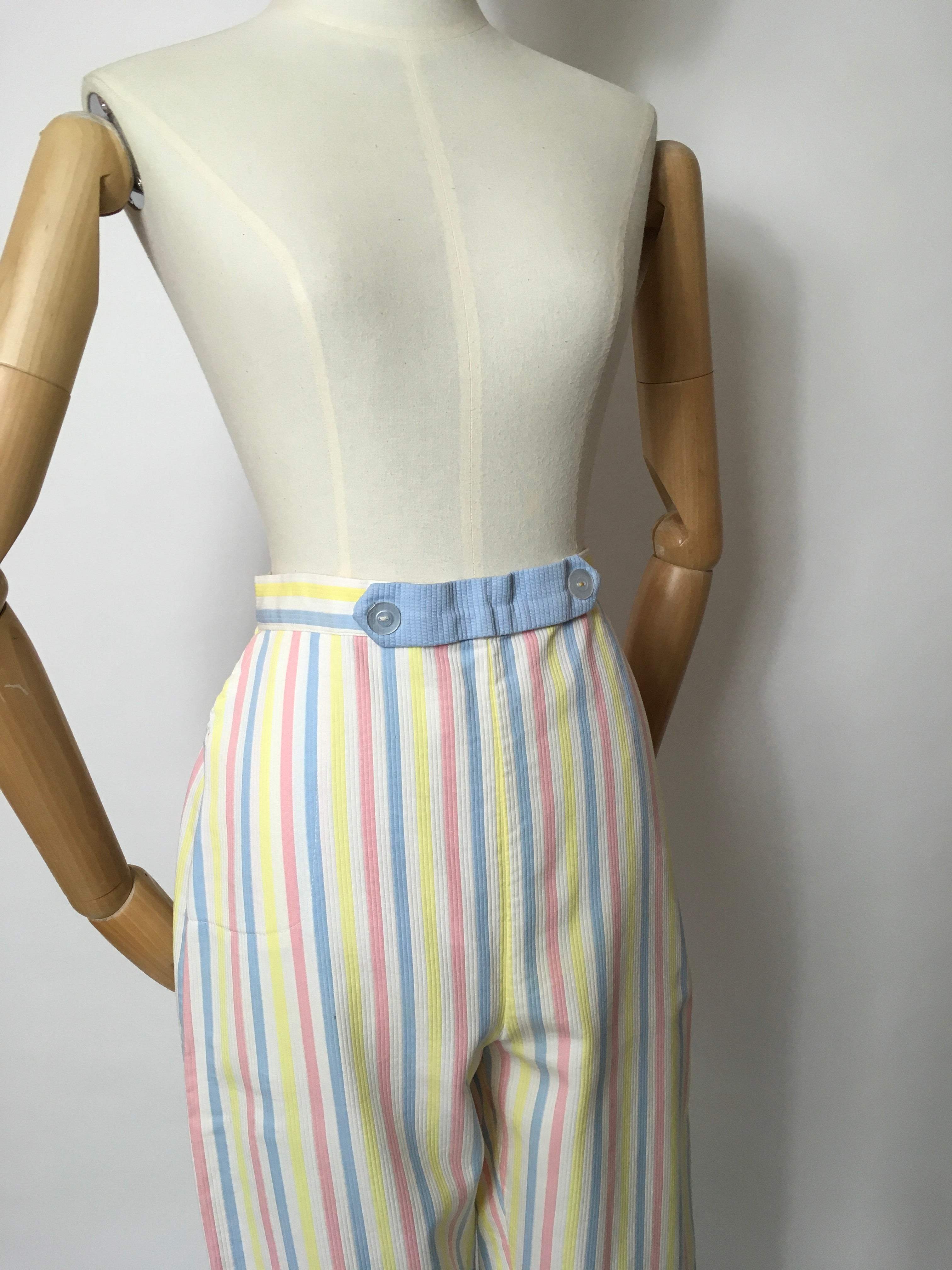 Women's 1950s Pants: Cigarette, Capri, Jeans Fashion History