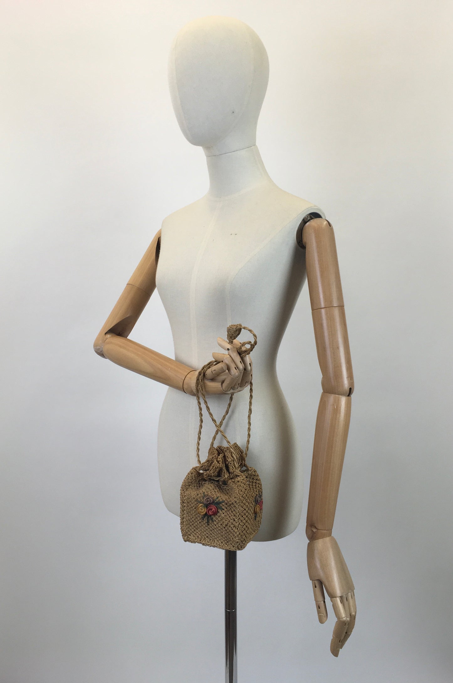 Original 1930's / 1940's Darling Square Box Bag - With Floral Raffia Adornments