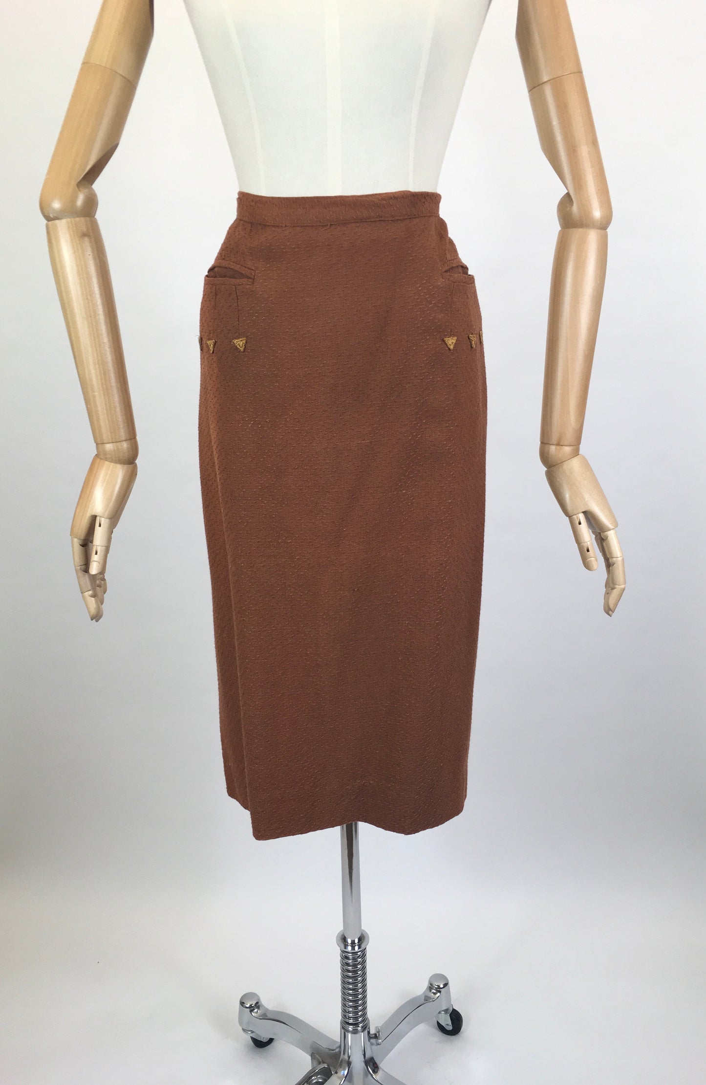 Original 1940s Pencil Skirt in a Heavyweight Linen - In A Lovely Warm Rust Brown With Arrow Detailing