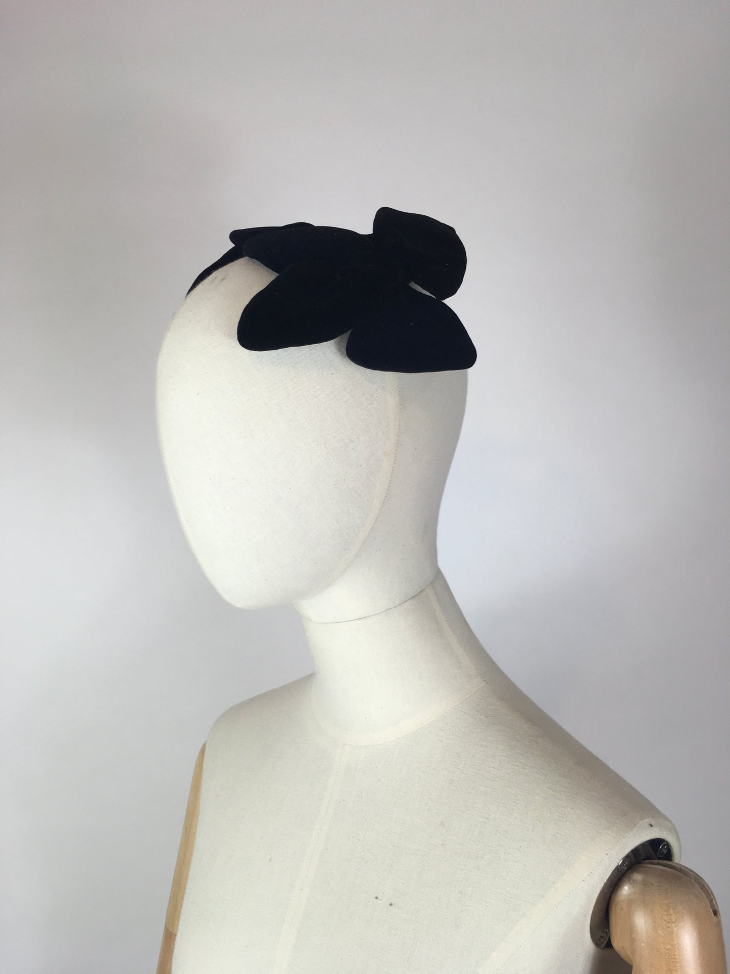 Original 1950’s Black Velvet Headpiece - With Fabulous Bow Shaping