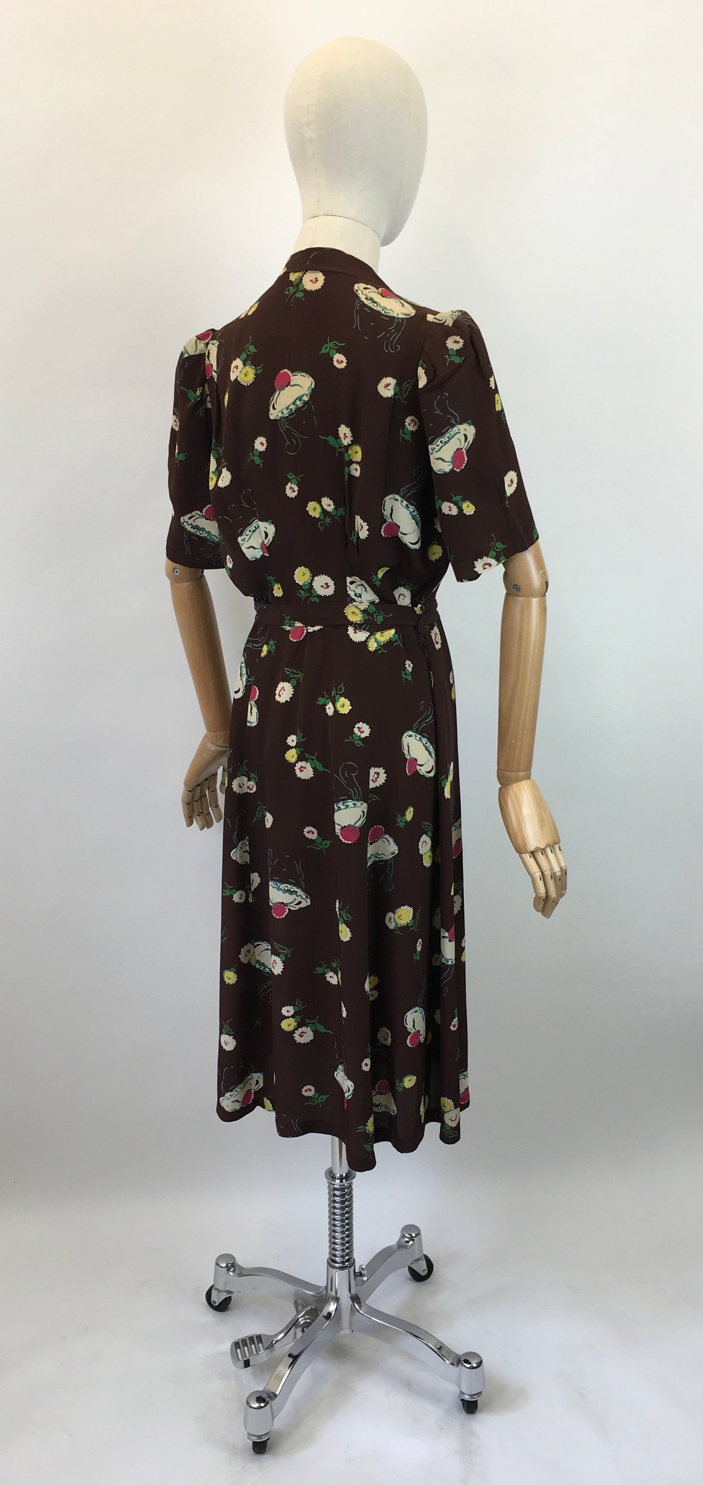 Original 1940's Sensational Novelty Print Rayon Dress - Ladies Faces & Florals In A Delicate Colour Pallet