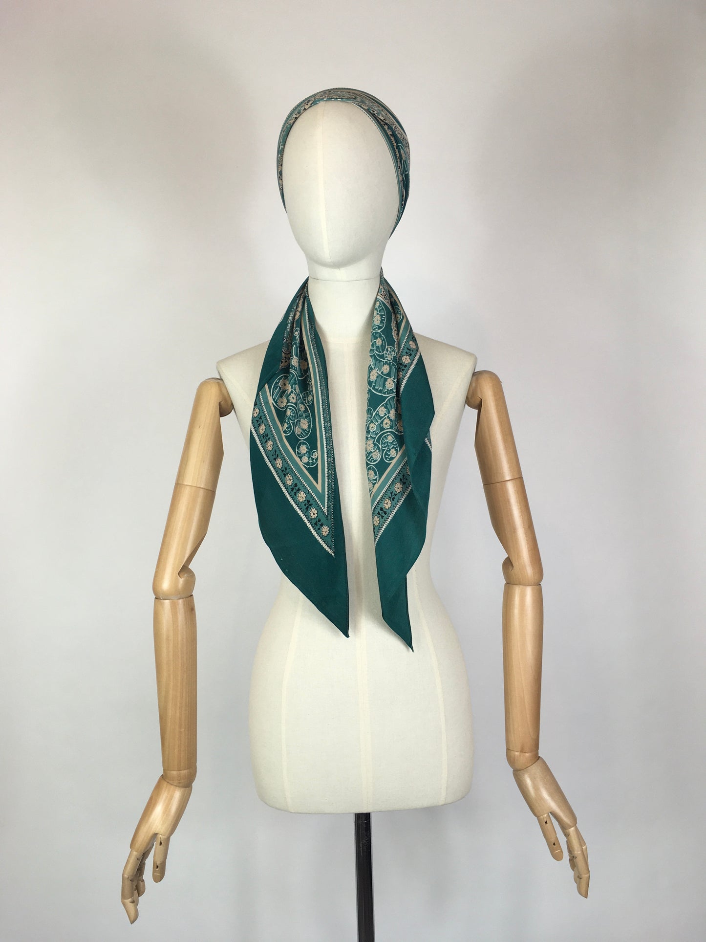 Original 1930’s Beautiful Deco Pointed Scarf - In An Exquisite Colouring Of Rich Jade Green, Pastel Pink & Ivory