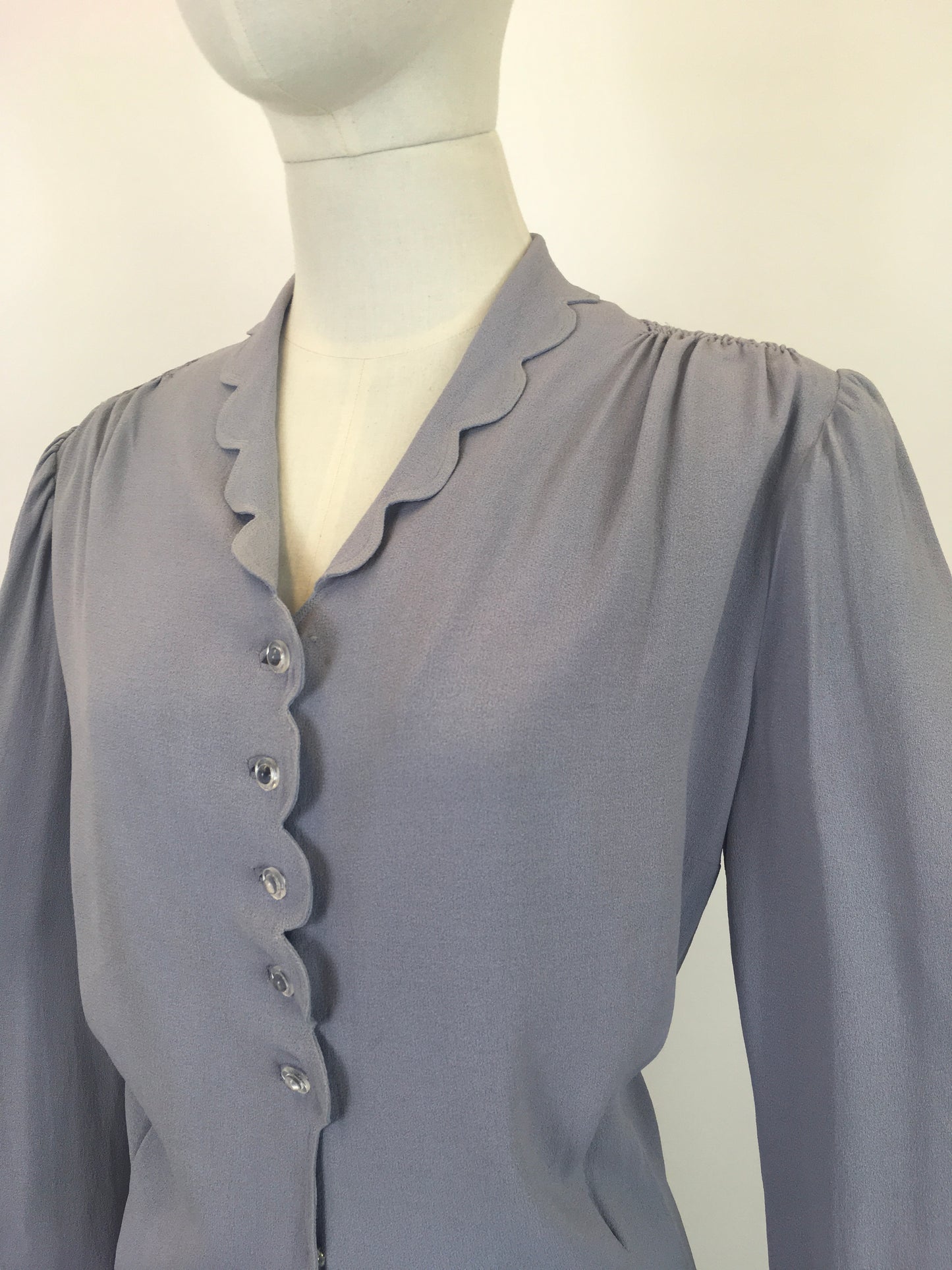 Original 1940’s Fabulous VOLUP Crepe Blouse in Powdered Grey - With Scalloped Detailing