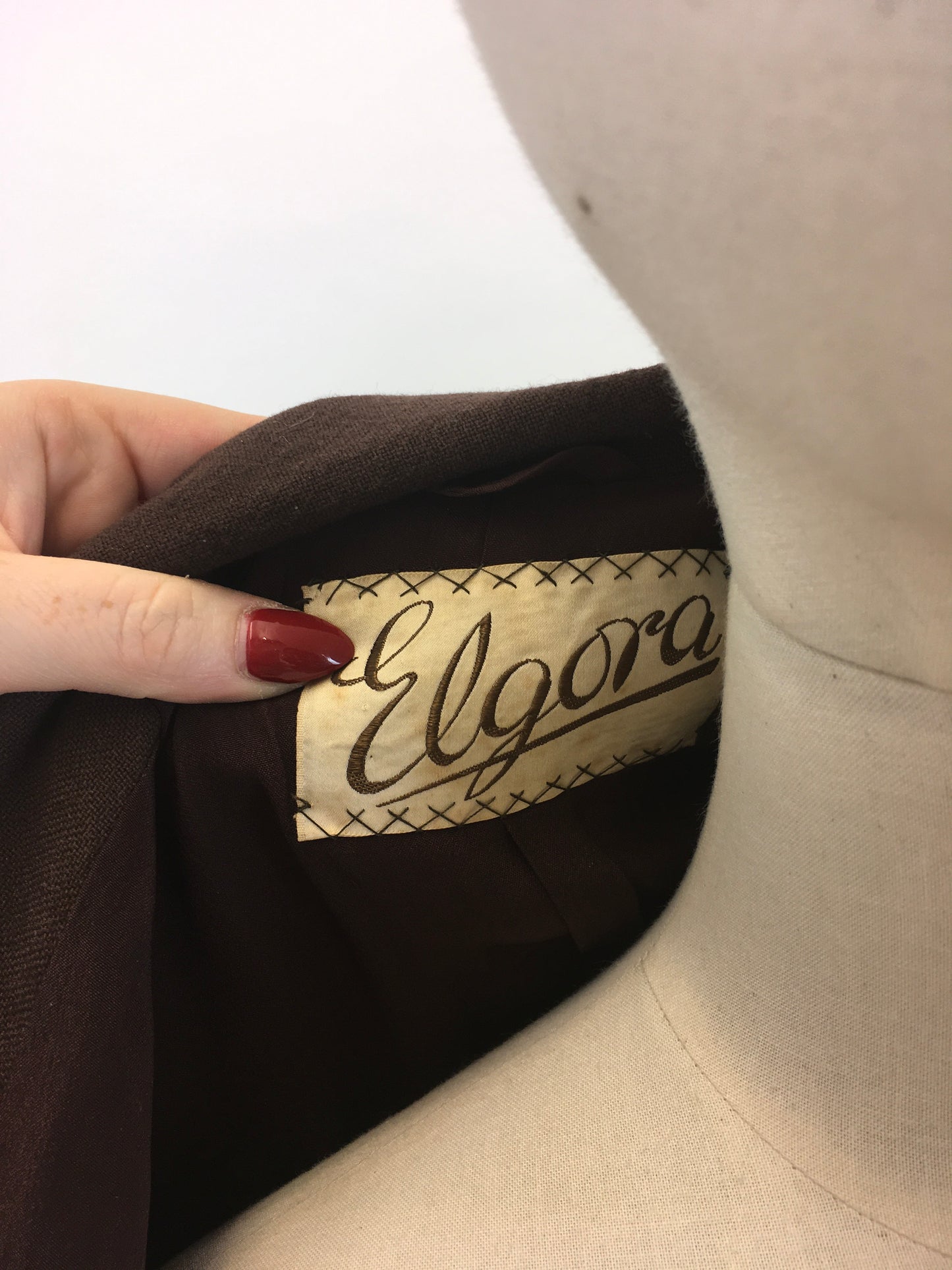Original 1940's Stunning Dinner Plate Label Jacket - In A Chocolate Brown