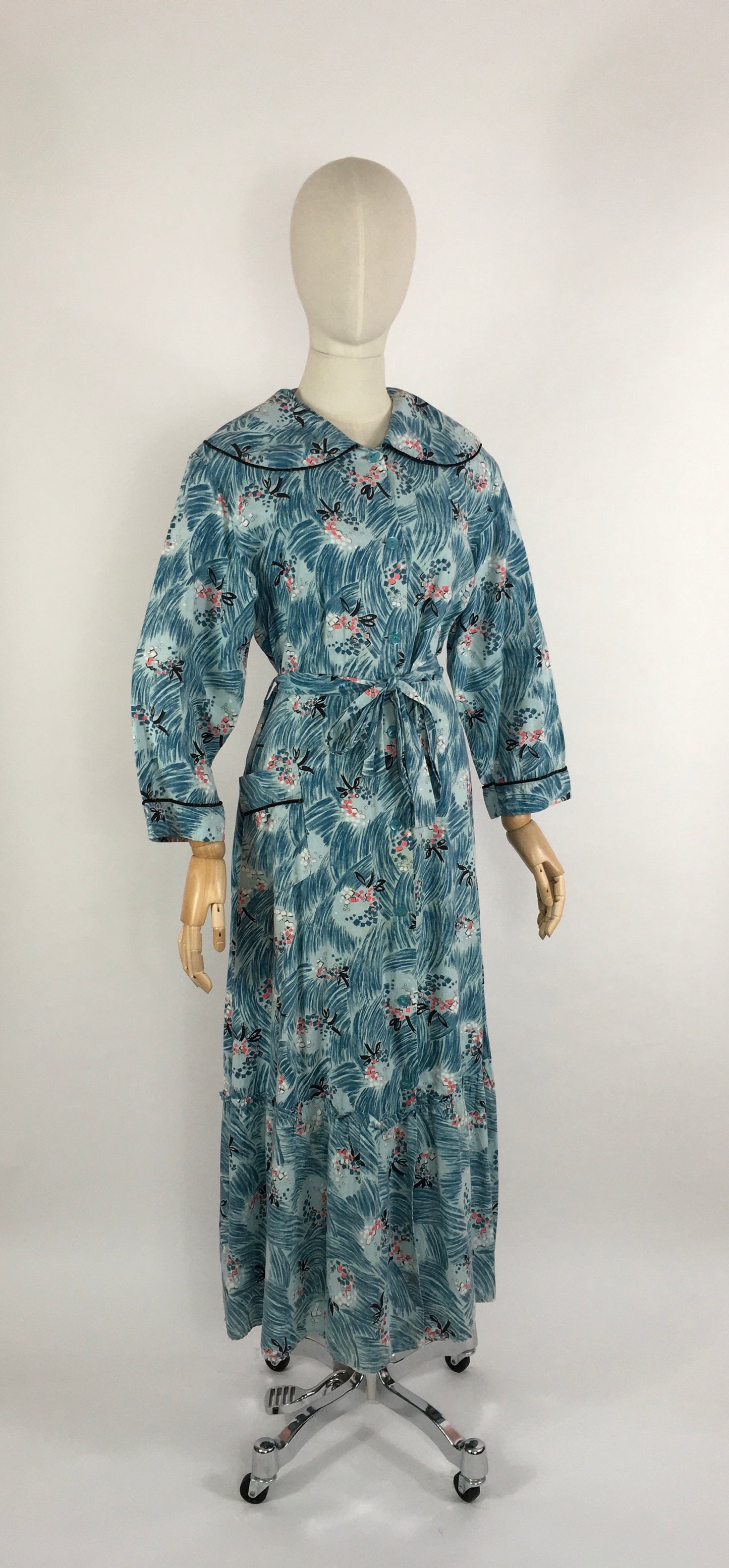 Original 1950s Housecoat by ‘ Pelaw ‘ - Made From a Beautiful Cotton In Blues, Pinks, Yellows and Blacks