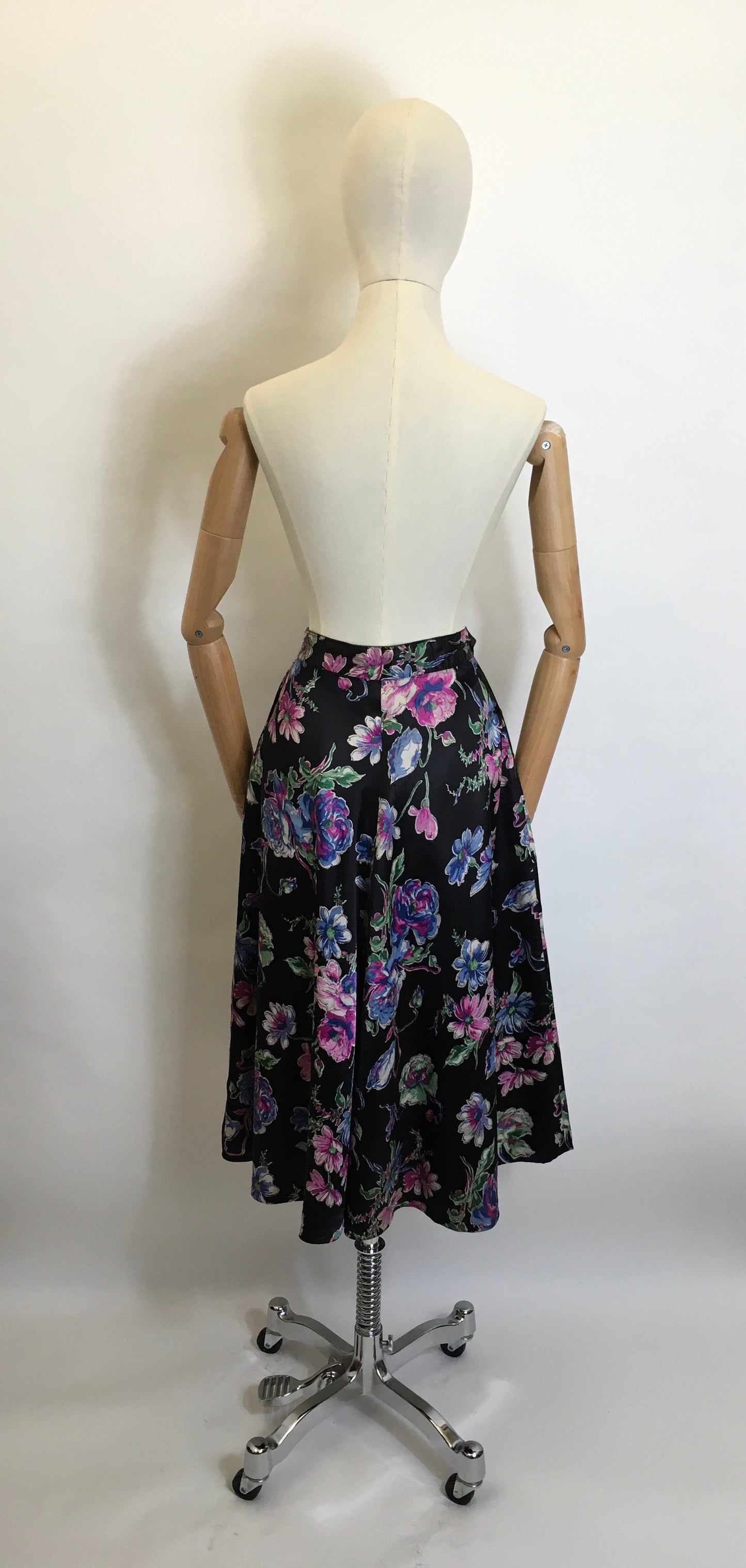 Original late 1940's Floral Silk Skirt - Lovely Dancing Skirt with lots of Movement