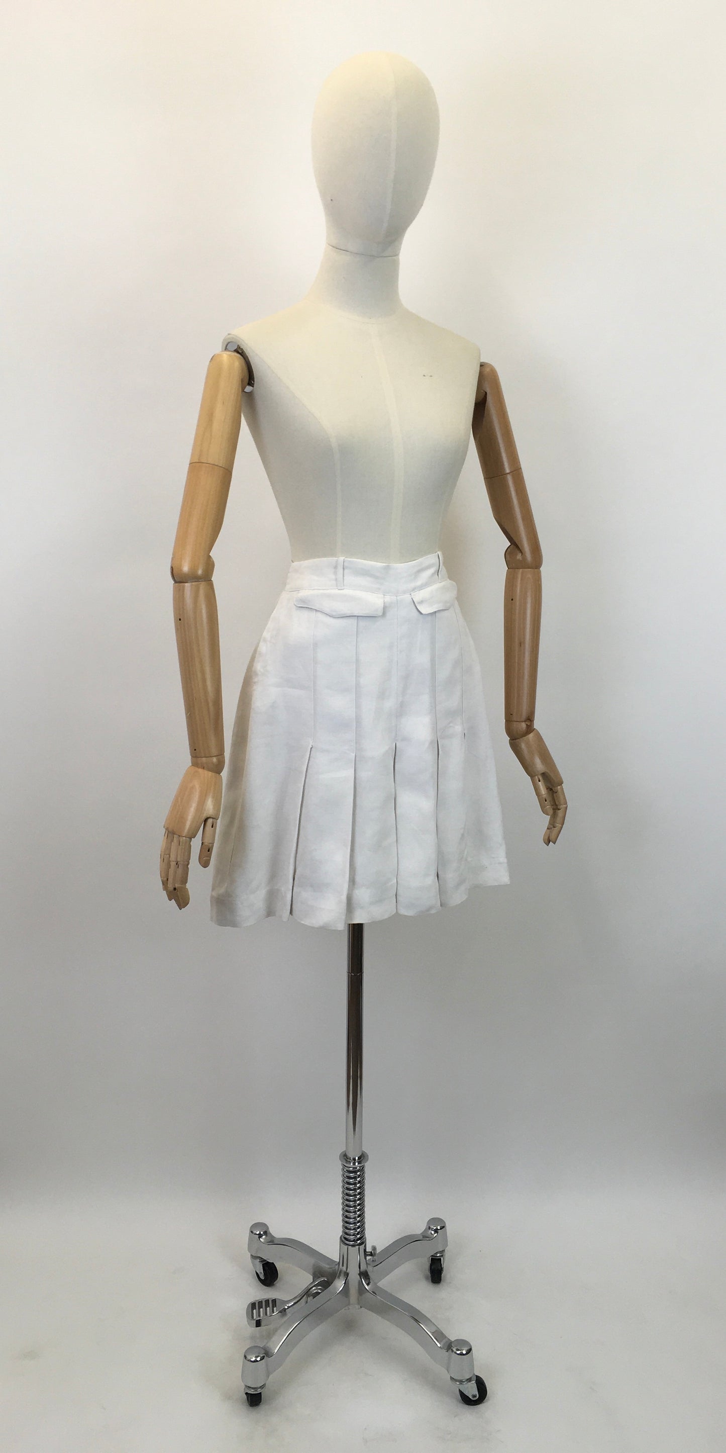 Original Fabulous 1930's Pleated Shorts - In White Linen