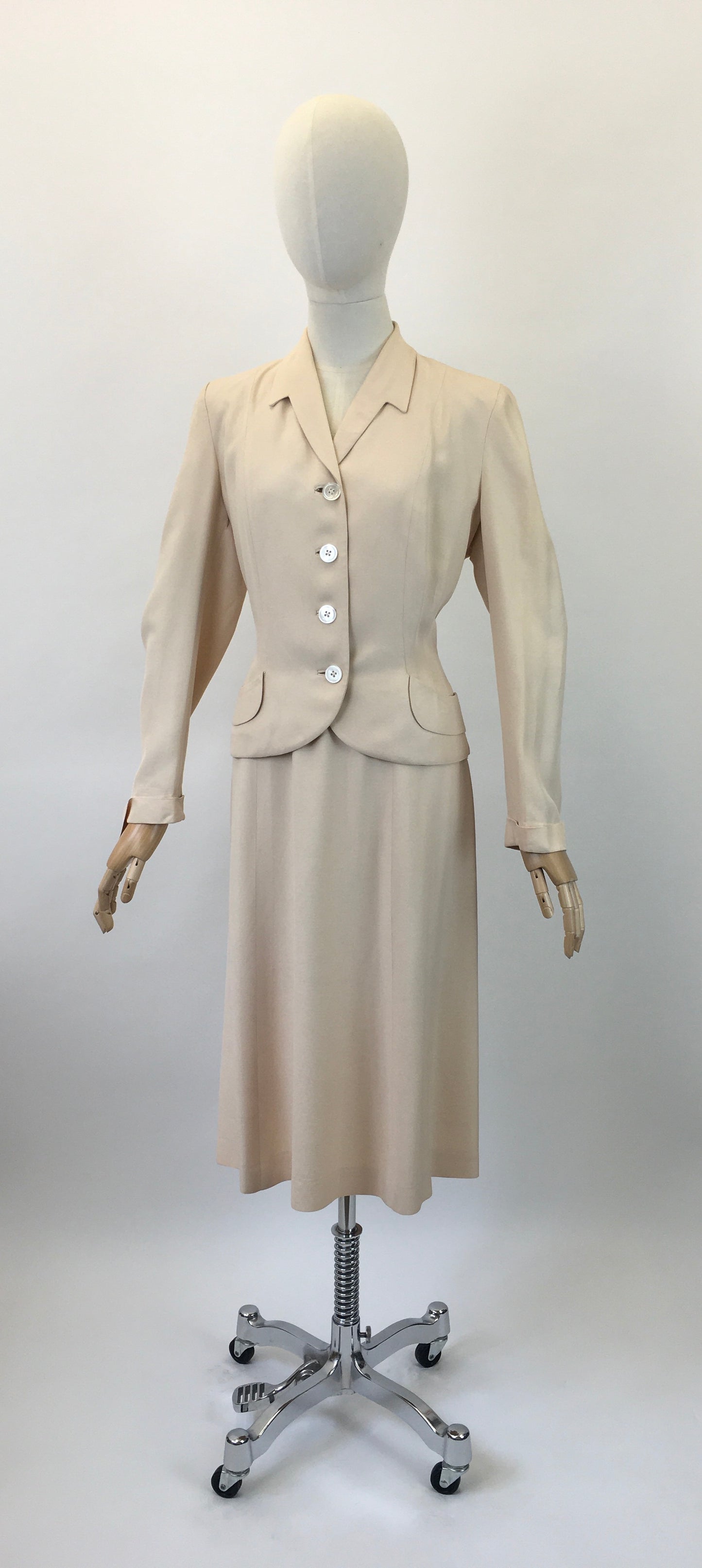 Original 1940's Stunning 2pc Suit - In A Warming Cream With Lovley Details