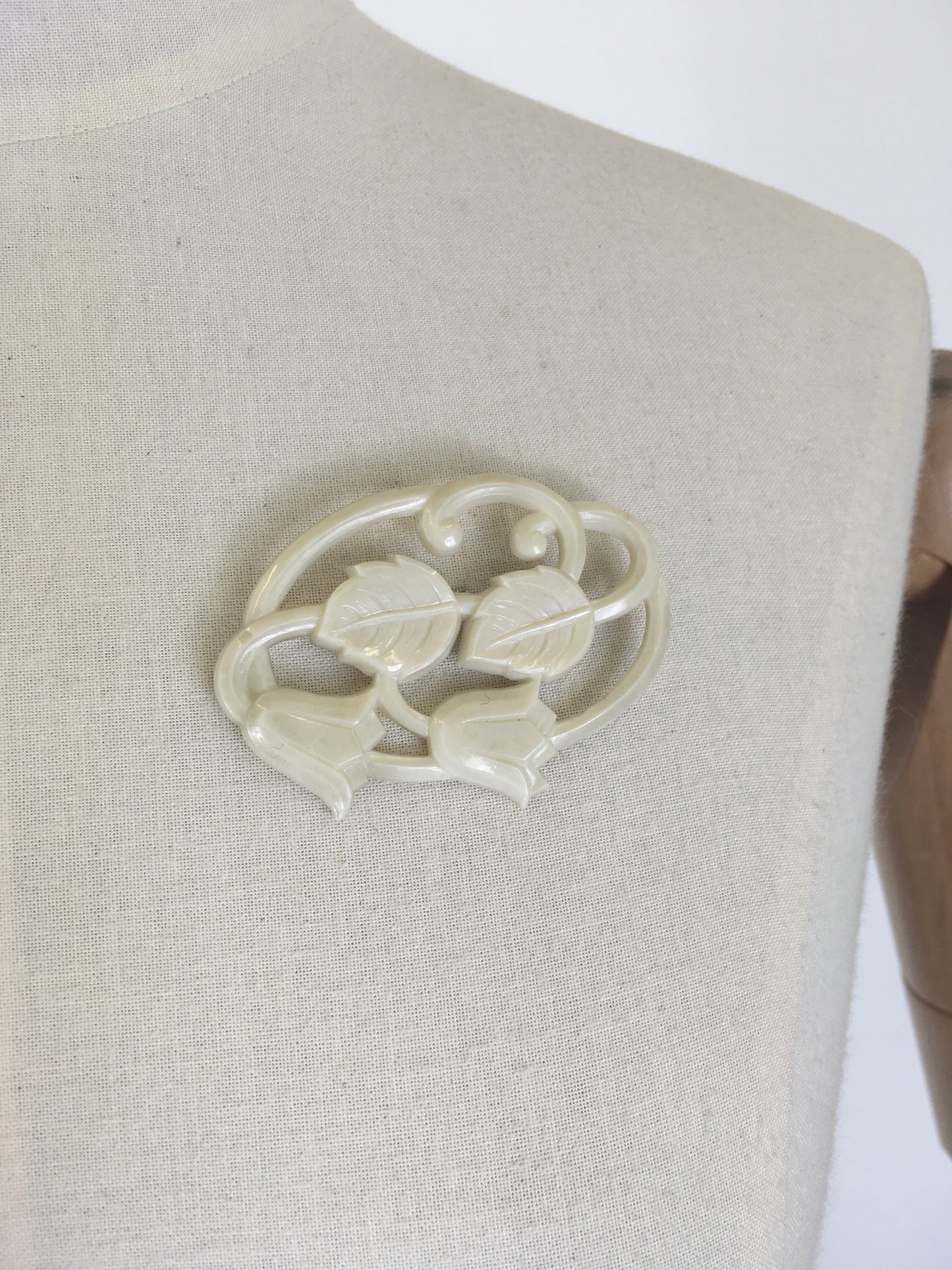 Original 1940’s Early Plastic Brooch - Adorned with Flora and Leaves in Old Cream