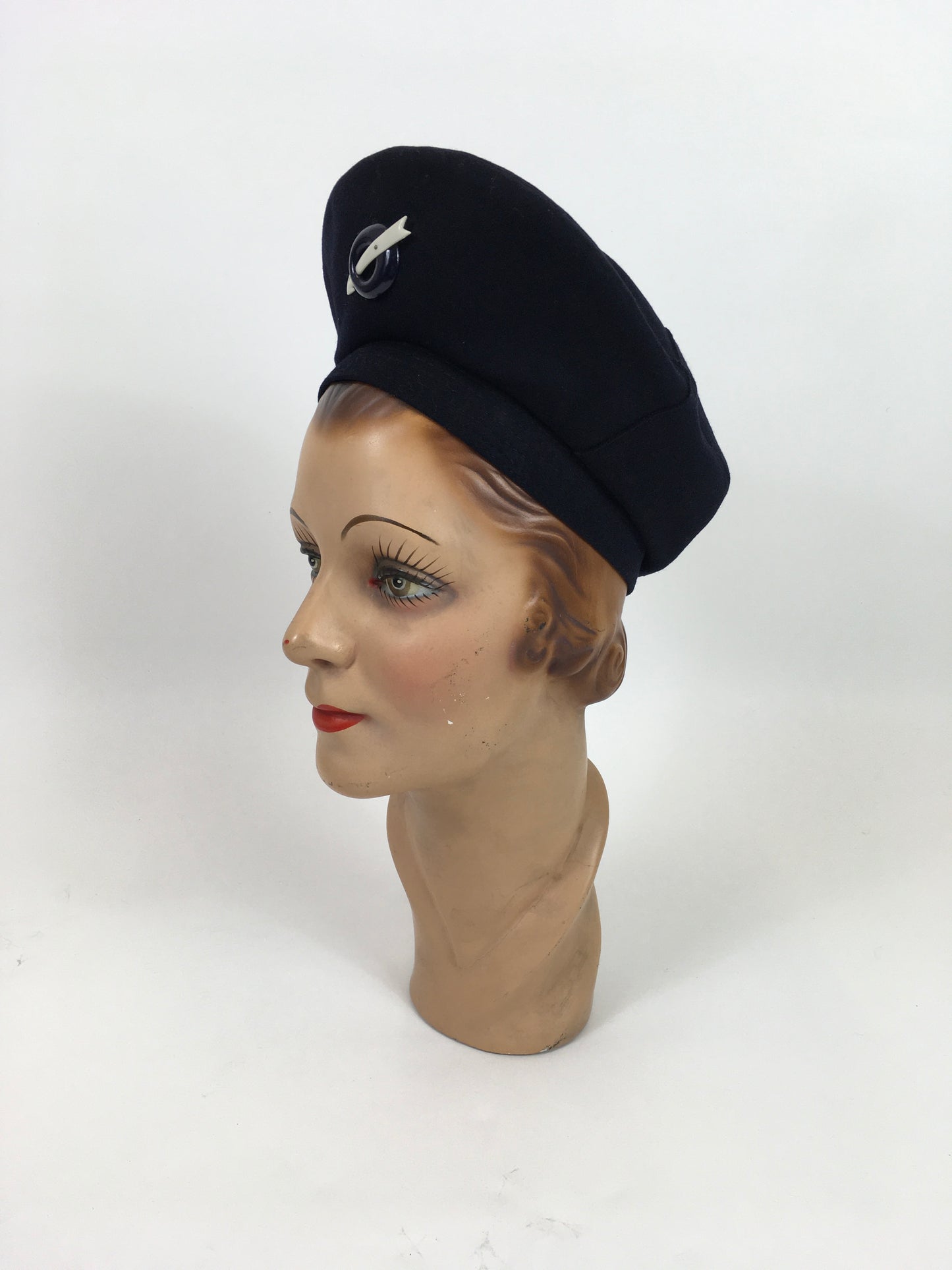 Original Stunning 1940’s Navy Halo Hat - With Cream And Midnight Blue Hat Flash