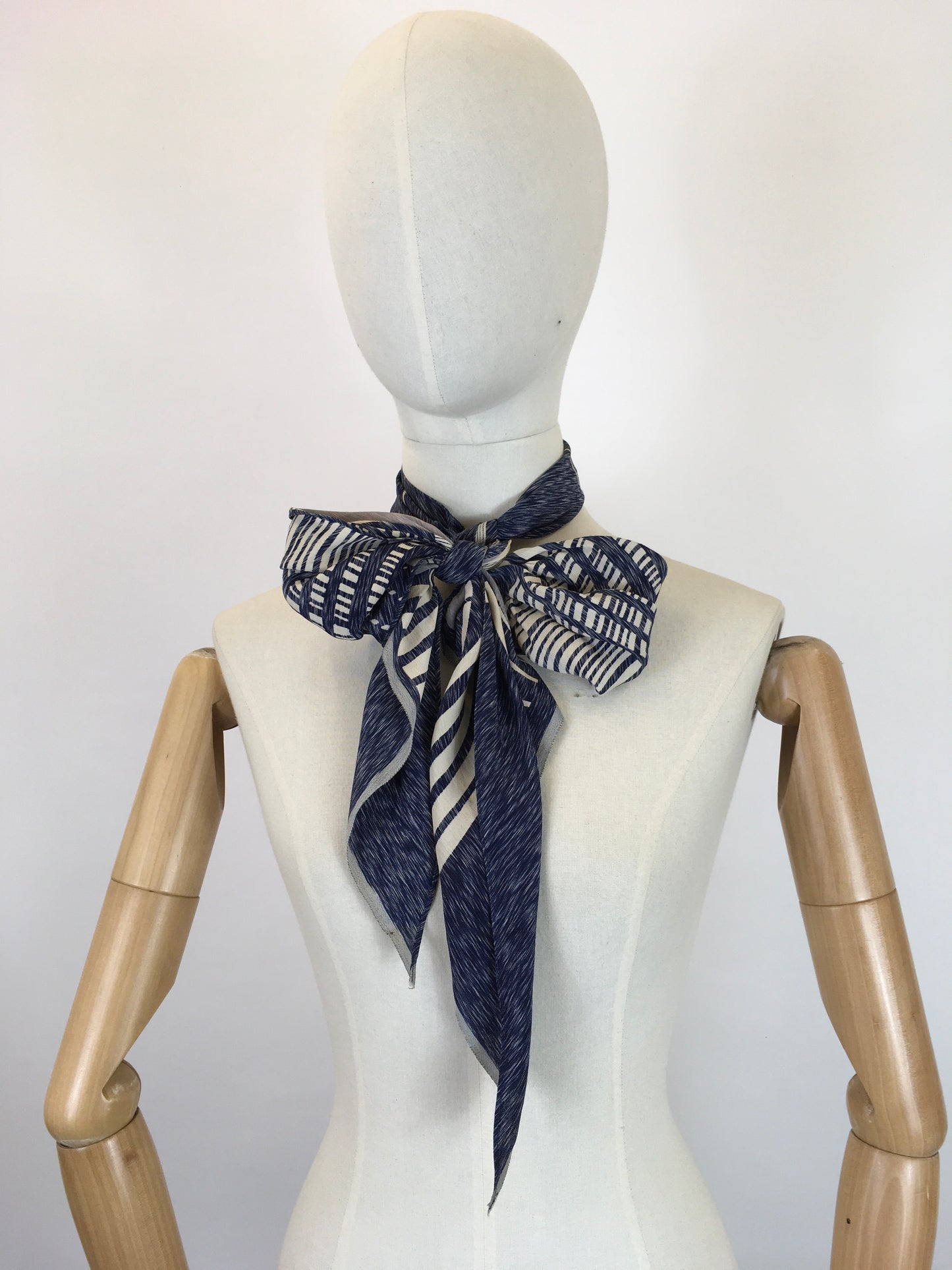 Original 1930s Darling Deco Pointed Scarf  - In Navy & Cream