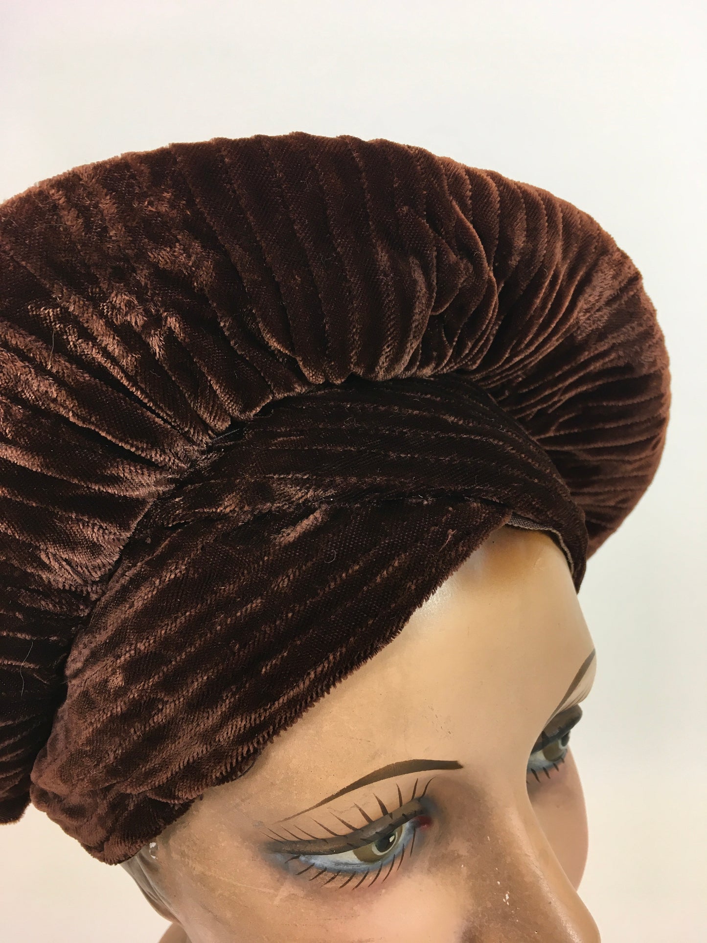 Original 1940's SENSATIONAL Halo Hat - In A Divine Chocolate Brown Silk Velvet With Grosgrain Bow