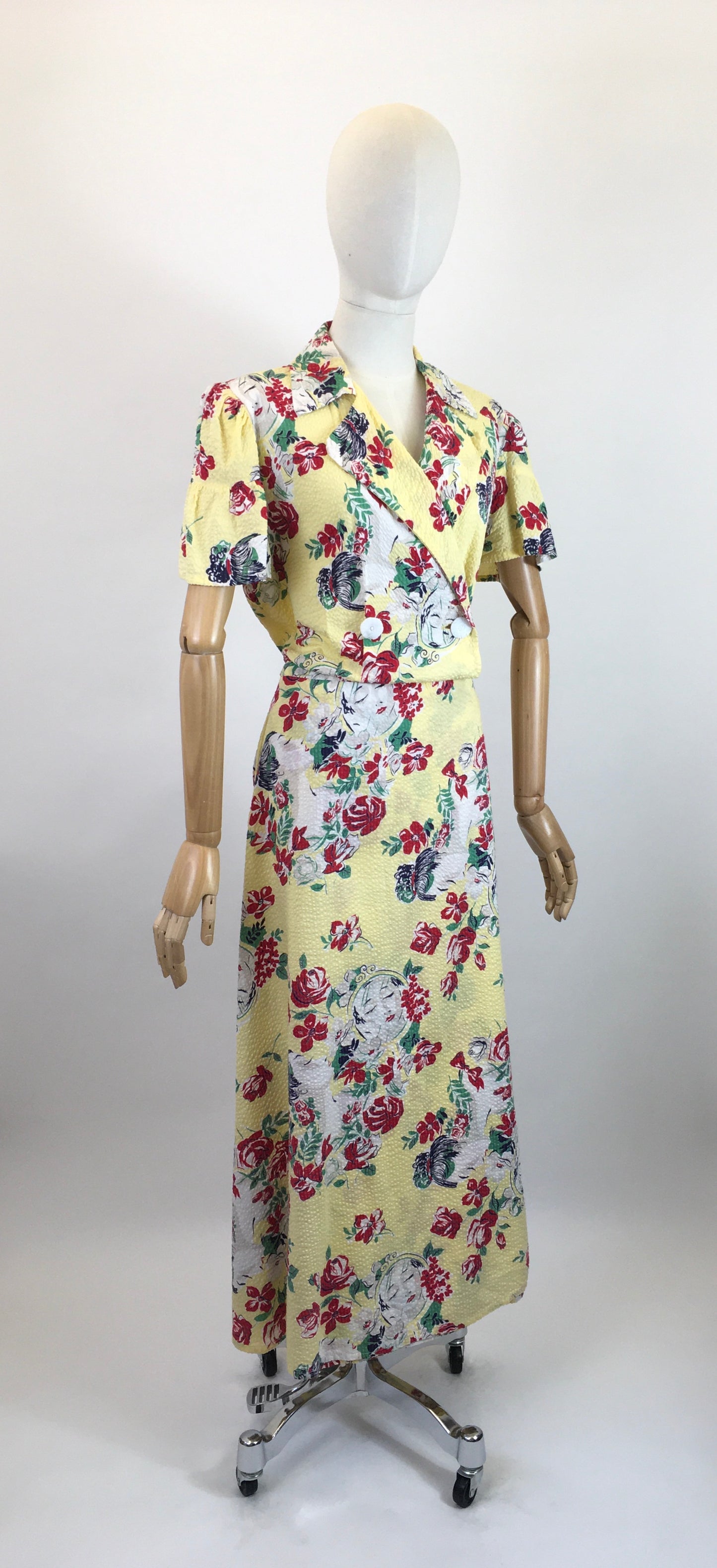 Original 1940's Sensational Novelty Print VOLUP Seersucker Dress - Florals Intertwined With Faces Through Mirrors