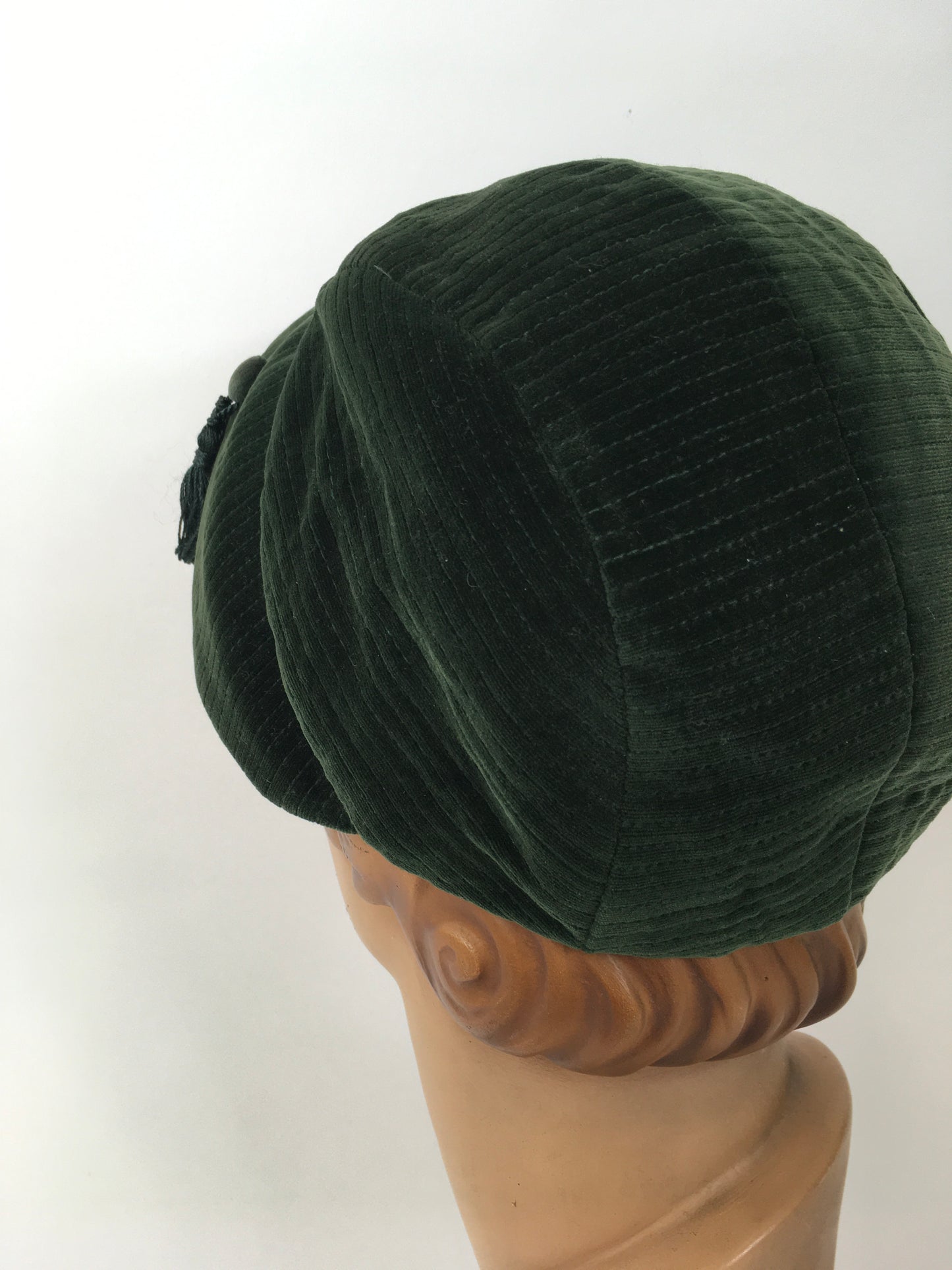 Original 1930’s Fabulous Sportswear Hat - In A Divine Rich Green Velvet with Tassel