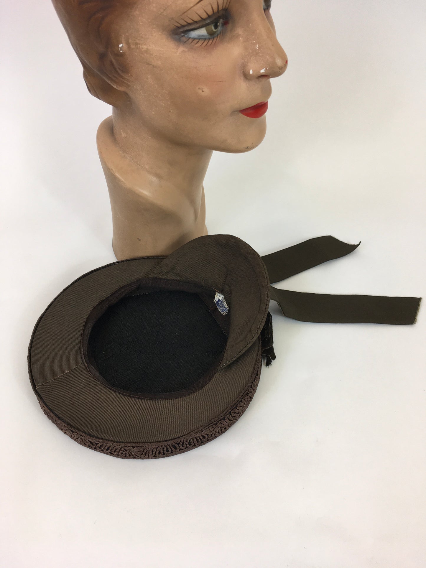 Original 1940’s American Corde Tilt Hat in Chocolate Brown - Stunning Example with Back Plate & Velvet Ribbon
