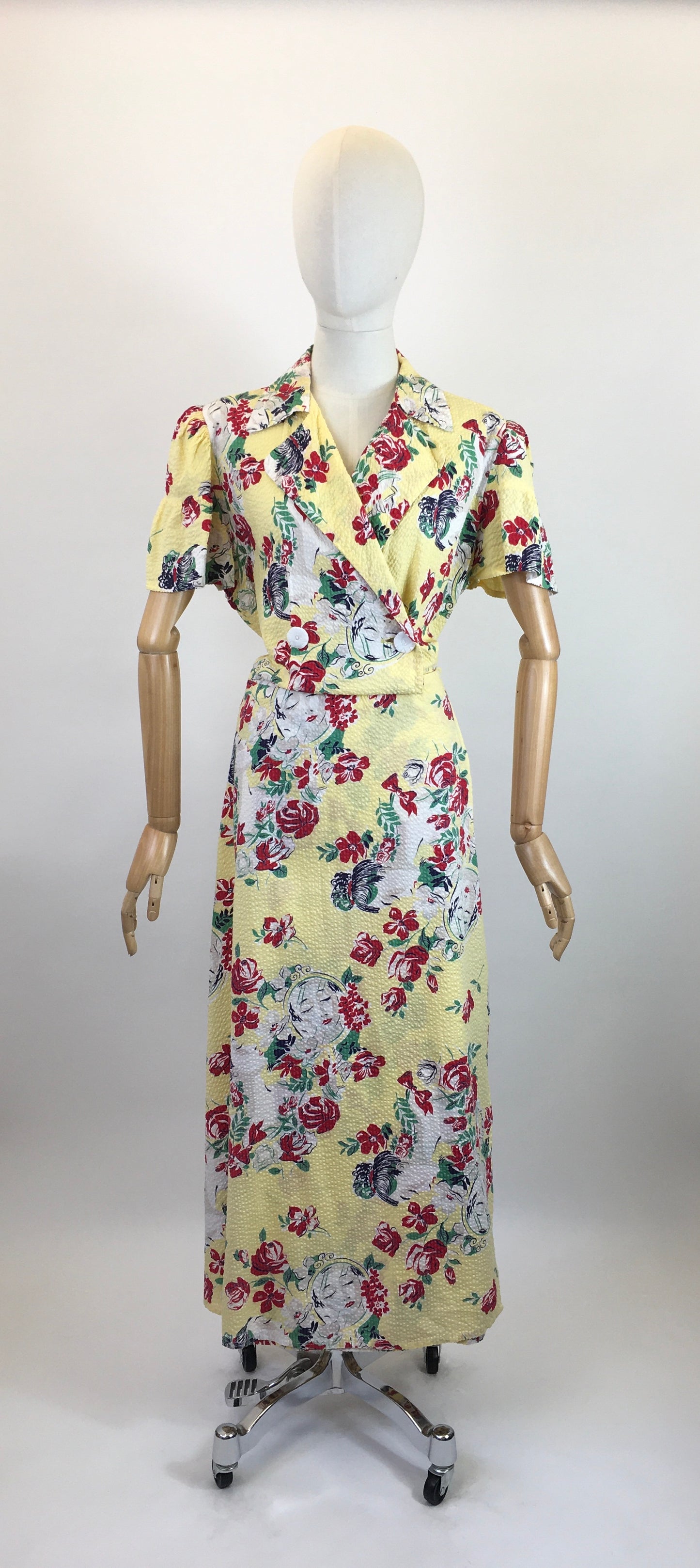 Original 1940's Sensational Novelty Print VOLUP Seersucker Dress - Florals Intertwined With Faces Through Mirrors