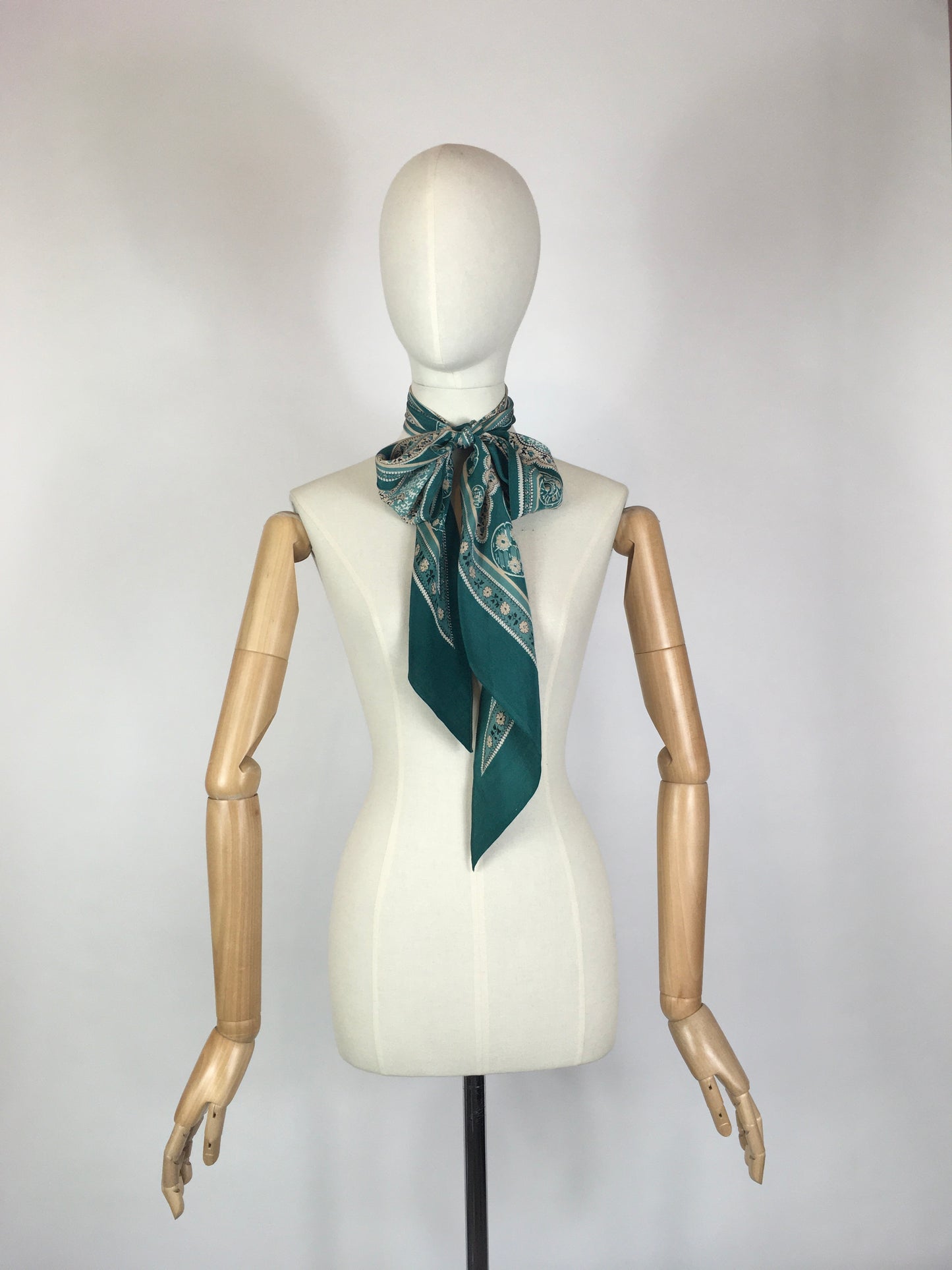 Original 1930’s Beautiful Deco Pointed Scarf - In An Exquisite Colouring Of Rich Jade Green, Pastel Pink & Ivory