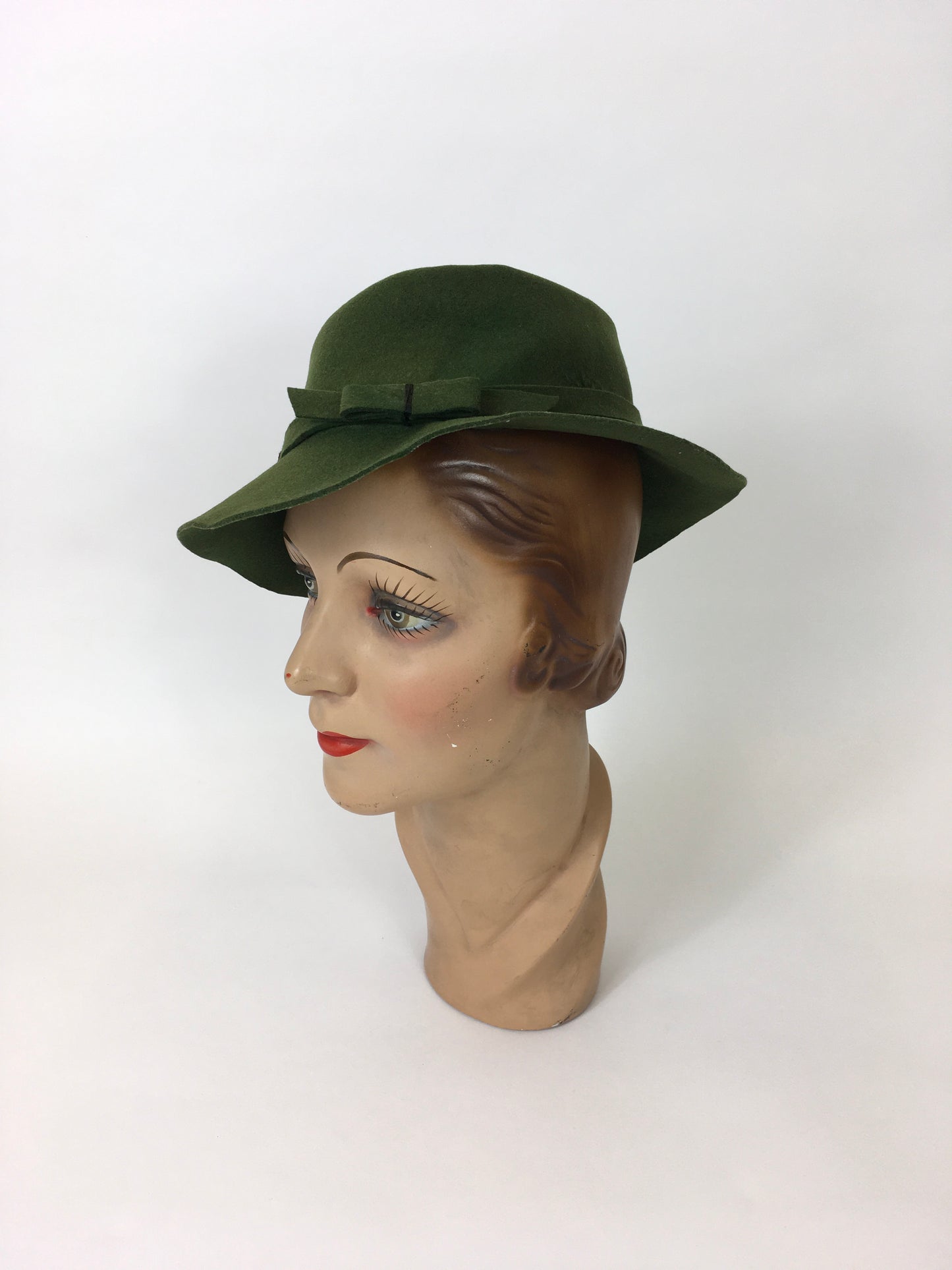 Original Late 1930’s / 1940’s Bottle Green Hat - With Bow and Suede Floral Arrangement